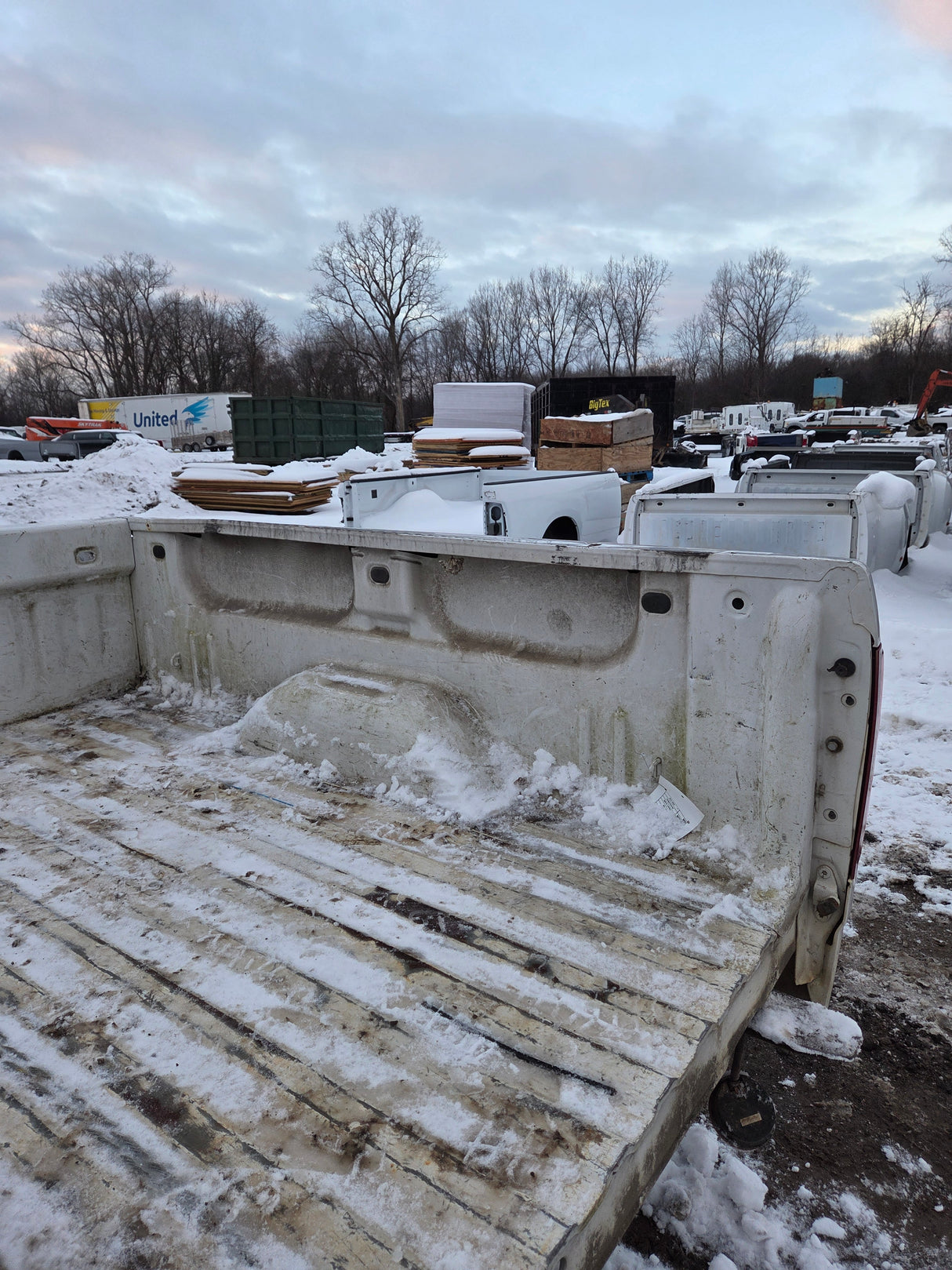 2007-2013 Chevrolet Silverado 1500 2500 3500 HD 6' 6" Short Truck Bed - Summit White