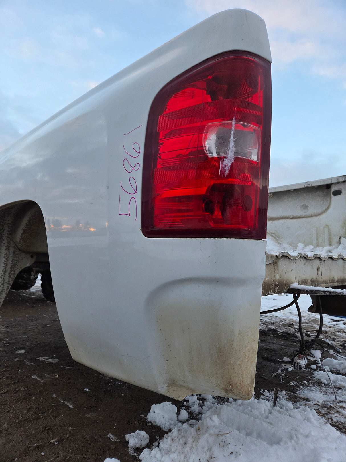 2007-2013 Chevrolet Silverado 1500 2500 3500 HD 6' 6" Short Truck Bed - Summit White