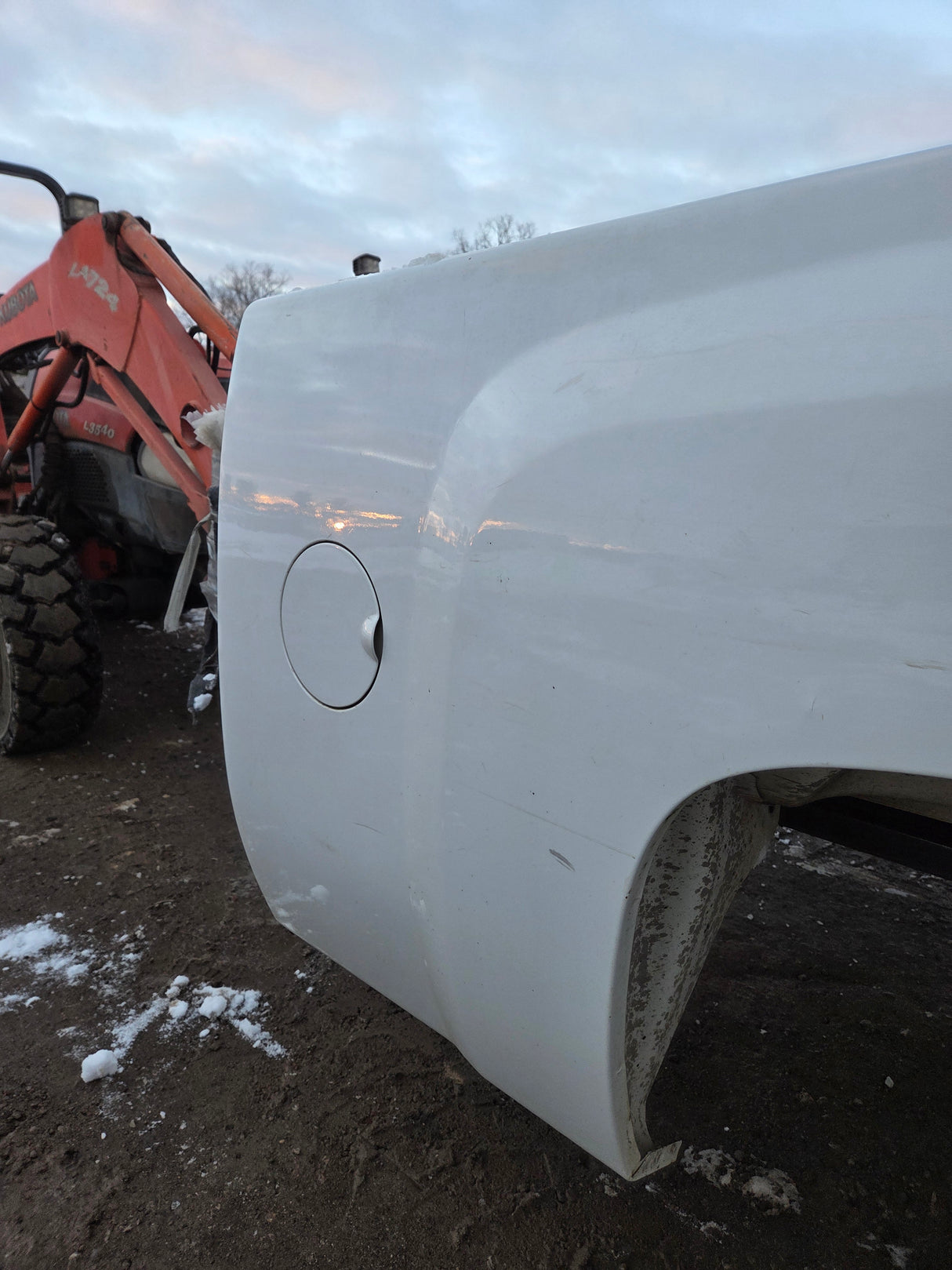 2007-2013 Chevrolet Silverado 1500 2500 3500 HD 6' 6" Short Truck Bed - Summit White