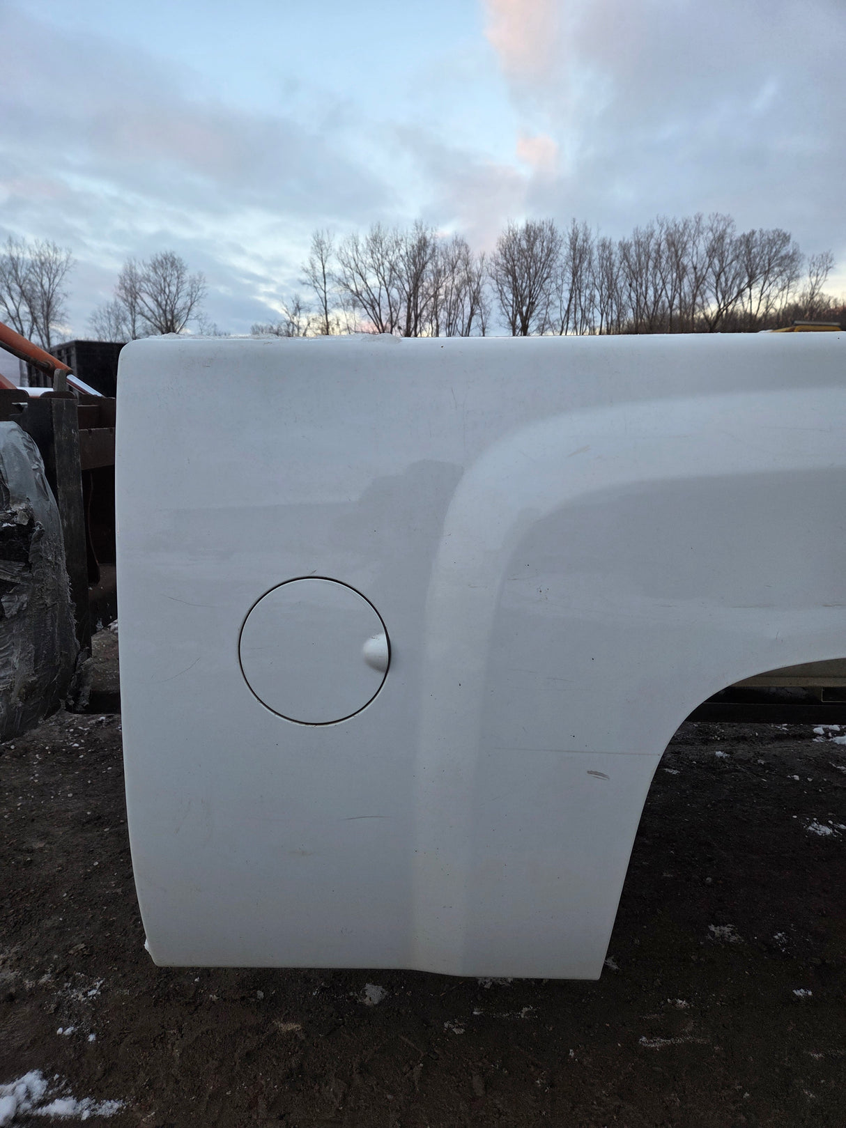 2007-2013 Chevrolet Silverado 1500 2500 3500 HD 6' 6" Short Truck Bed - Summit White