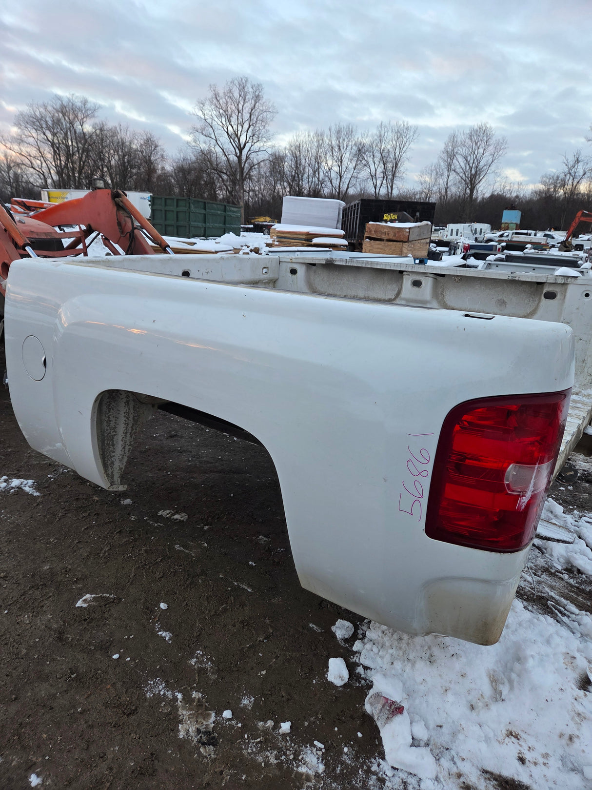 2007-2013 Chevrolet Silverado 1500 2500 3500 HD 6' 6" Short Truck Bed - Summit White