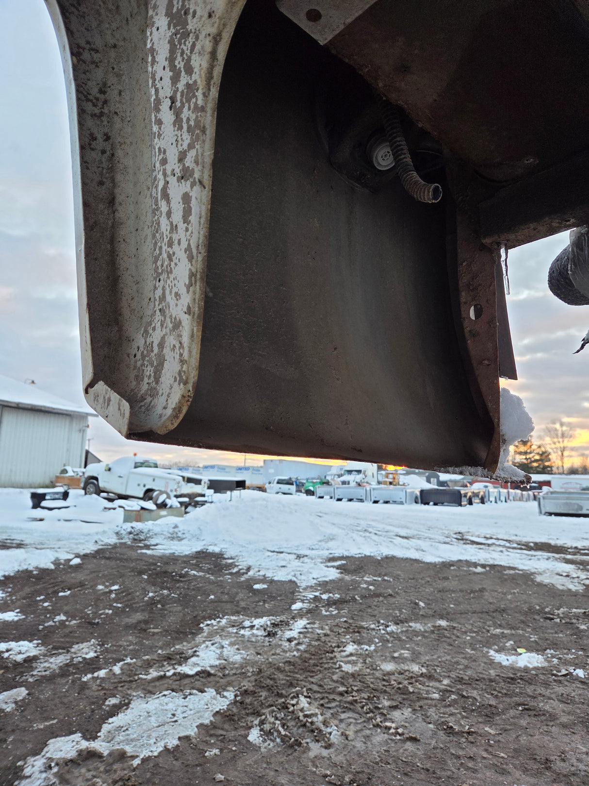 2007-2013 Chevrolet Silverado 1500 2500 3500 HD 6' 6" Short Truck Bed - Summit White