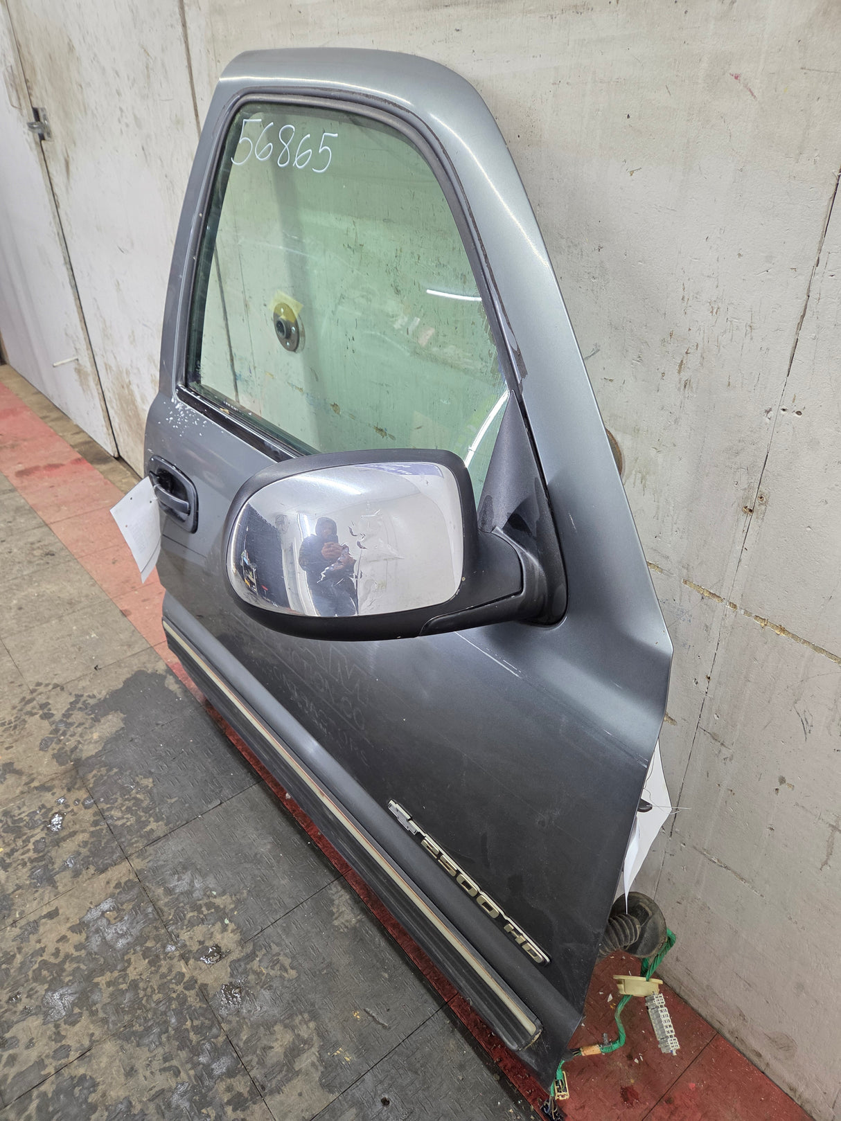 1999-2006 Chevrolet Silverado / GMC Sierra 1500 2500 3500 HD Front Passenger side Door RH