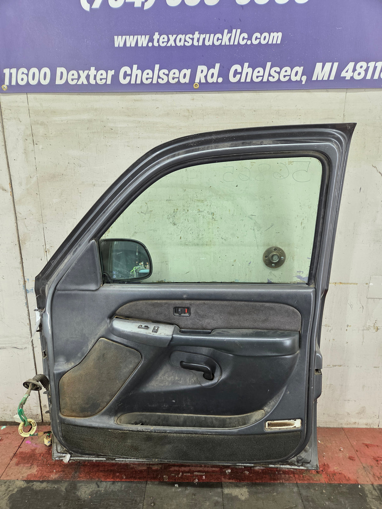 1999-2006 Chevrolet Silverado / GMC Sierra 1500 2500 3500 HD Front Passenger side Door RH