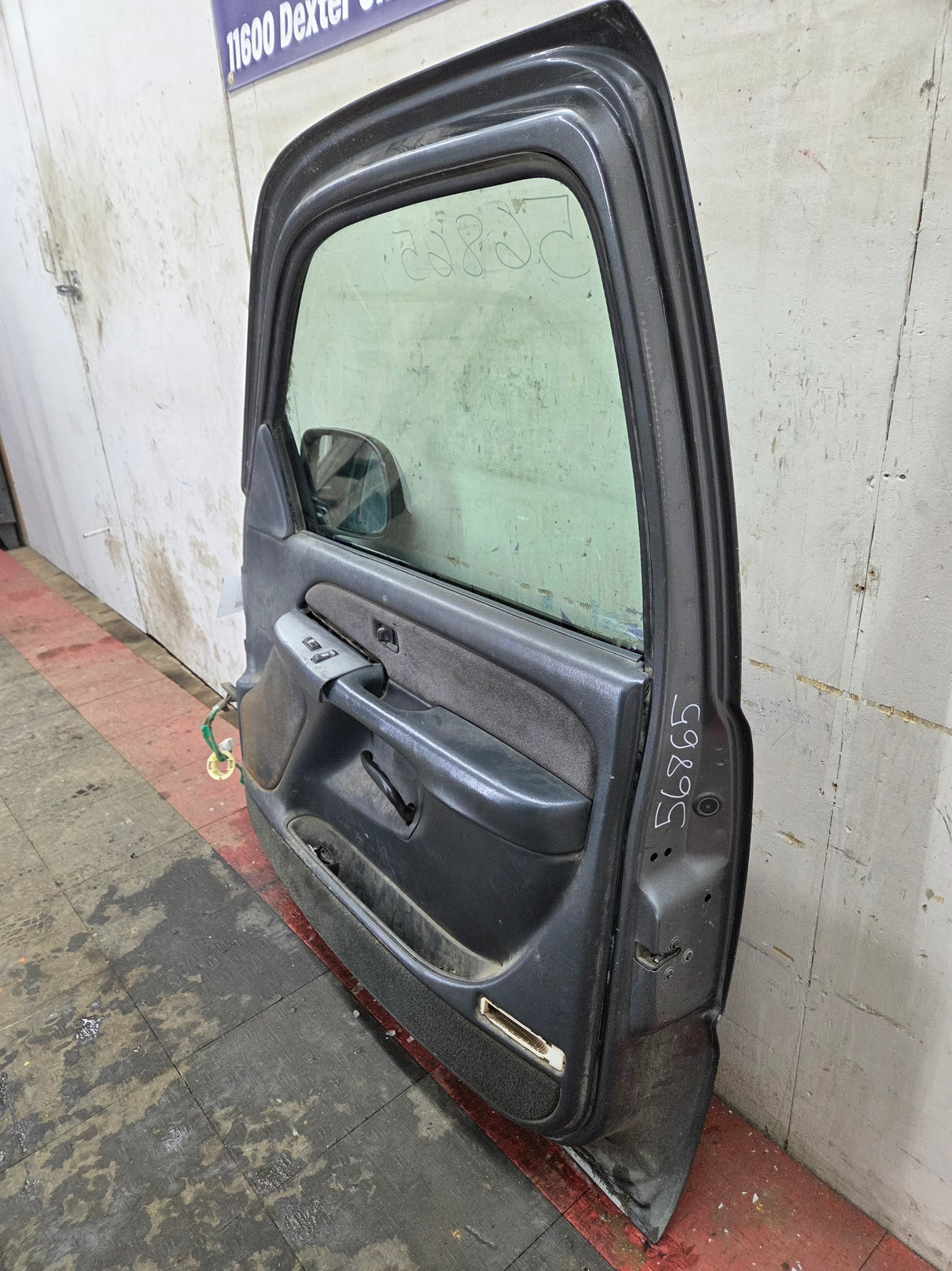 1999-2006 Chevrolet Silverado / GMC Sierra 1500 2500 3500 HD Front Passenger side Door RH