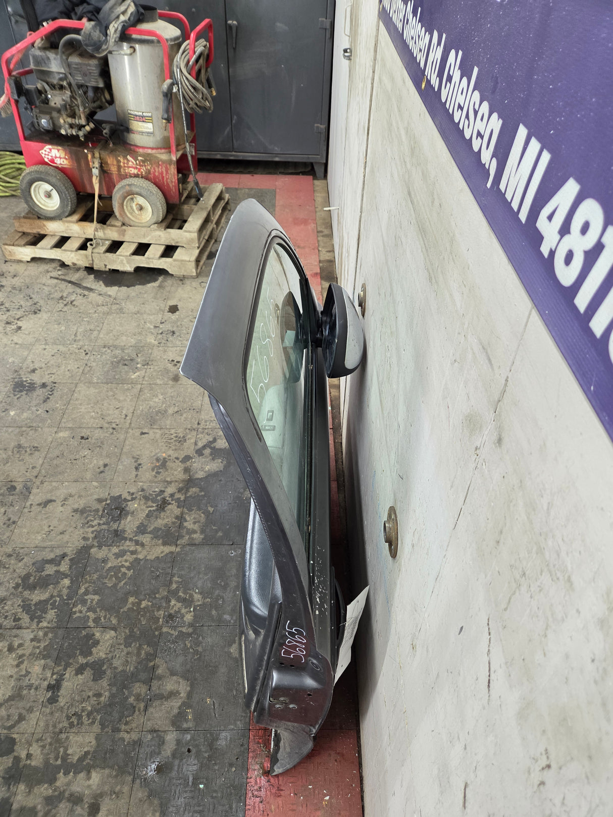 1999-2006 Chevrolet Silverado / GMC Sierra 1500 2500 3500 HD Front Passenger side Door RH