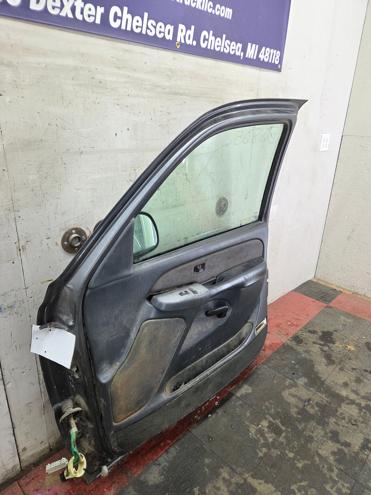 1999-2006 Chevrolet Silverado / GMC Sierra 1500 2500 3500 HD Front Passenger side Door RH