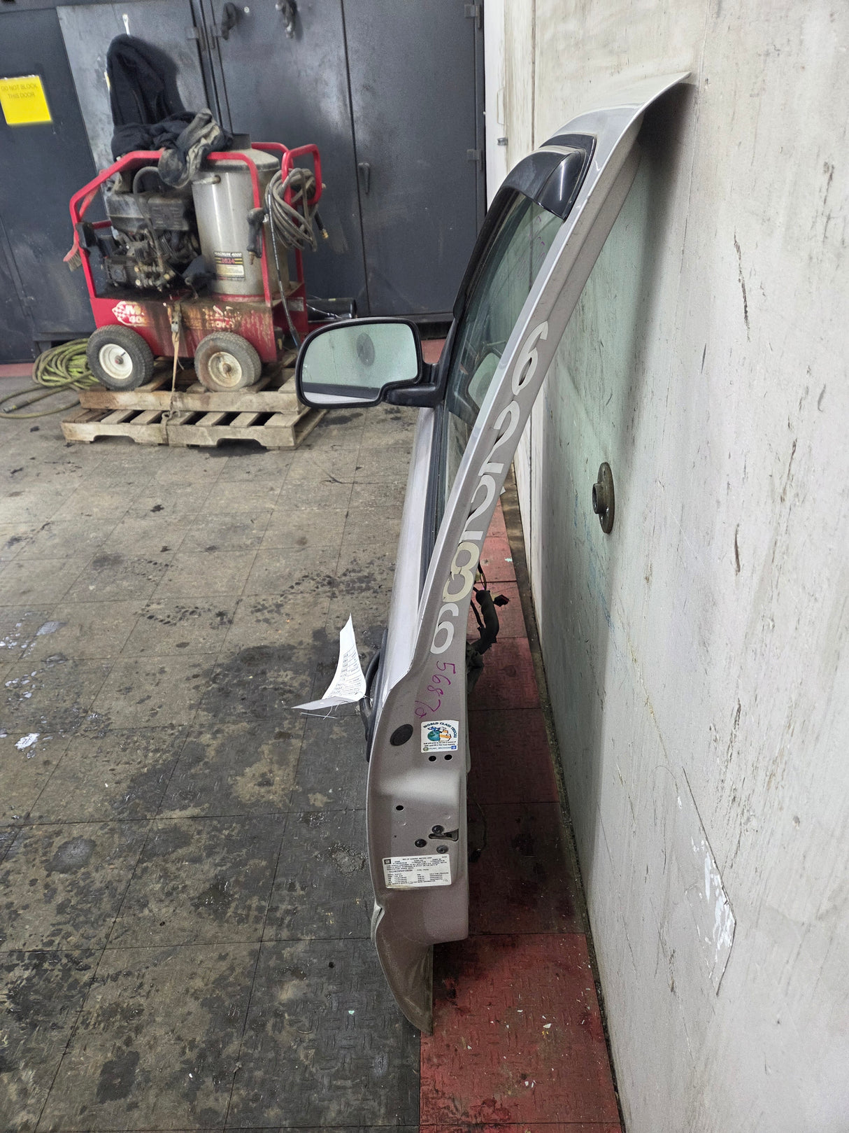 1999-2006 Chevrolet Silverado / GMC Sierra 1500 2500 3500 HD Driver Side Front Door LH