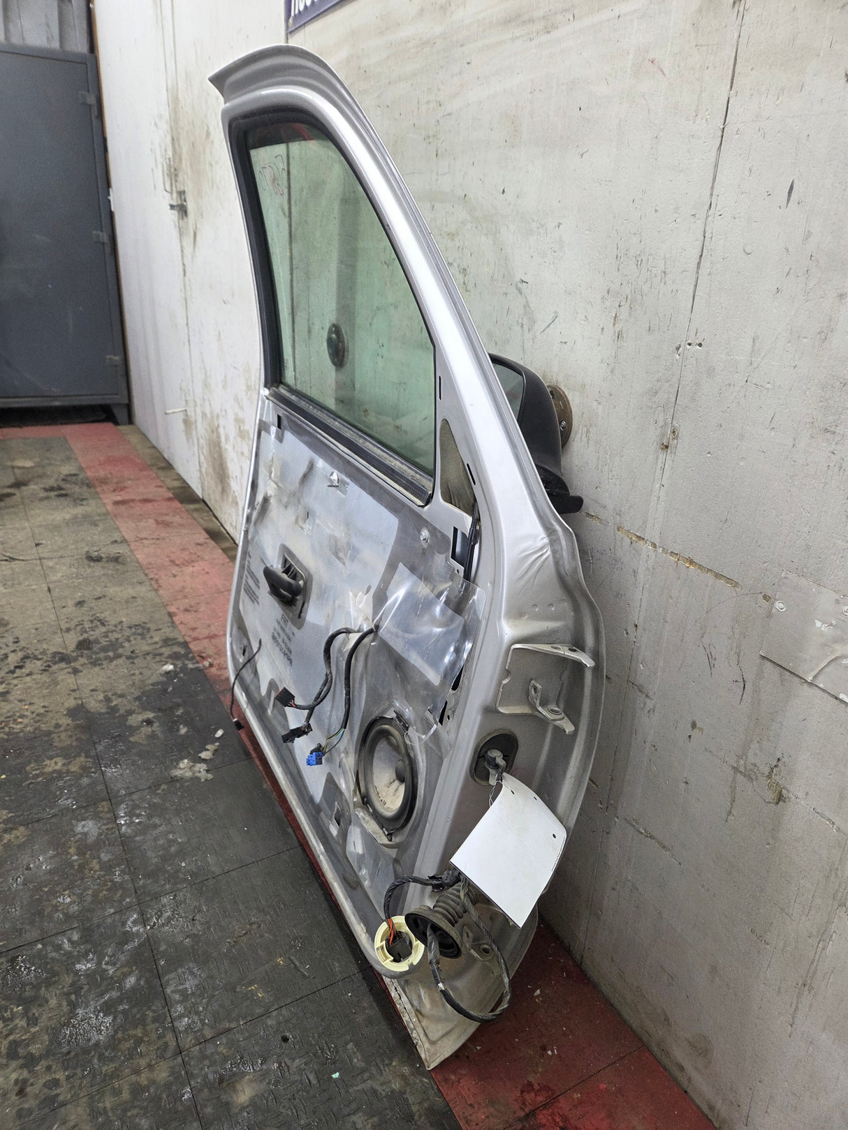 1999-2006 Chevrolet Silverado / GMC Sierra 1500 2500 3500 HD Driver Side Front Door LH