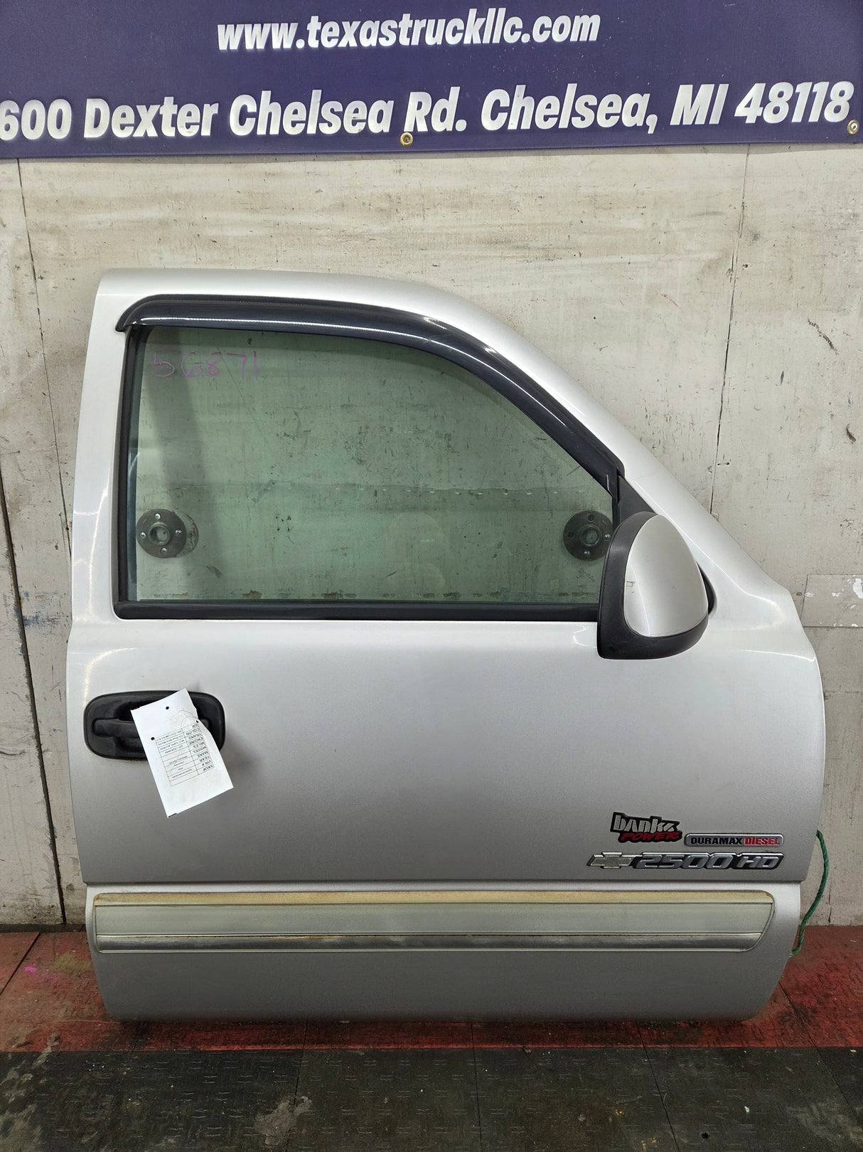 1999-2006 Chevrolet Silverado / GMC Sierra 1500 2500 3500 HD Front Passenger side Door RH