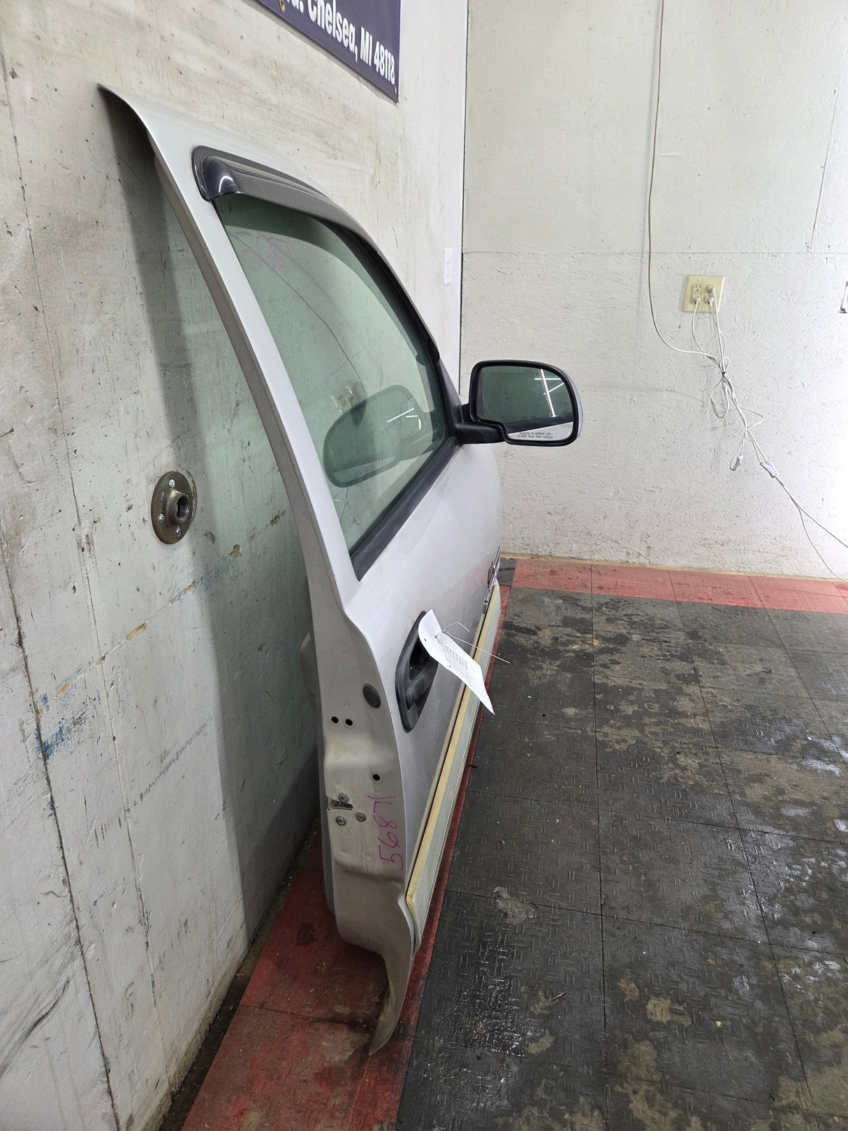 1999-2006 Chevrolet Silverado / GMC Sierra 1500 2500 3500 HD Front Passenger side Door RH