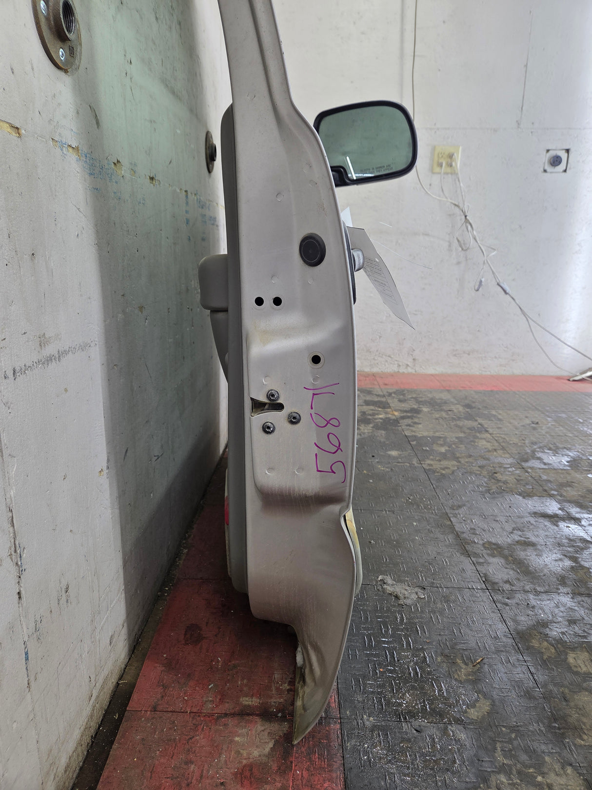 1999-2006 Chevrolet Silverado / GMC Sierra 1500 2500 3500 HD Front Passenger side Door RH