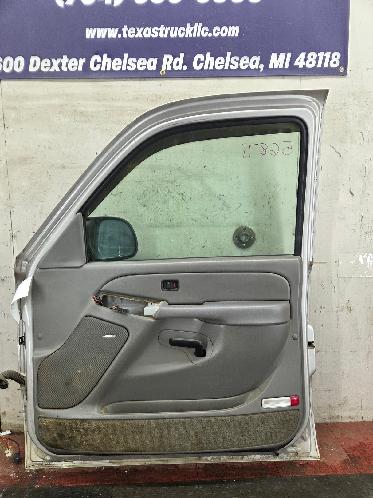 1999-2006 Chevrolet Silverado / GMC Sierra 1500 2500 3500 HD Front Passenger side Door RH
