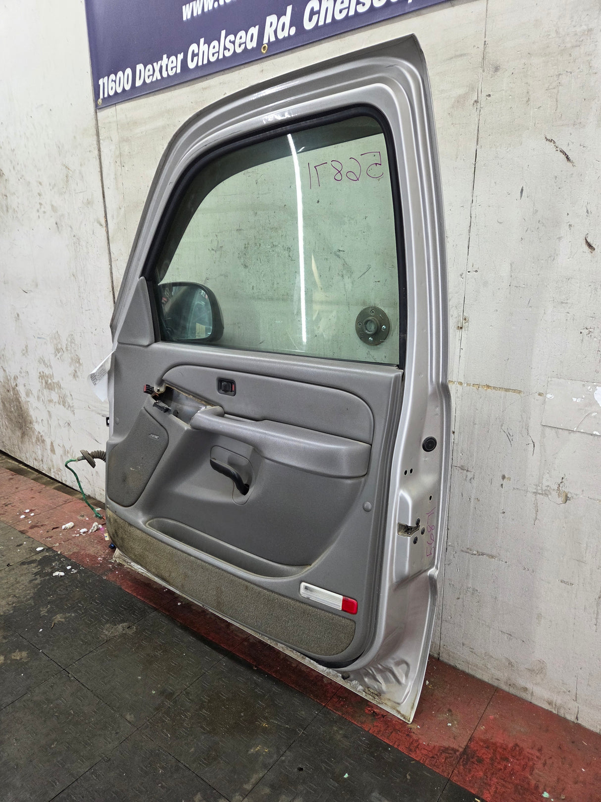 1999-2006 Chevrolet Silverado / GMC Sierra 1500 2500 3500 HD Front Passenger side Door RH