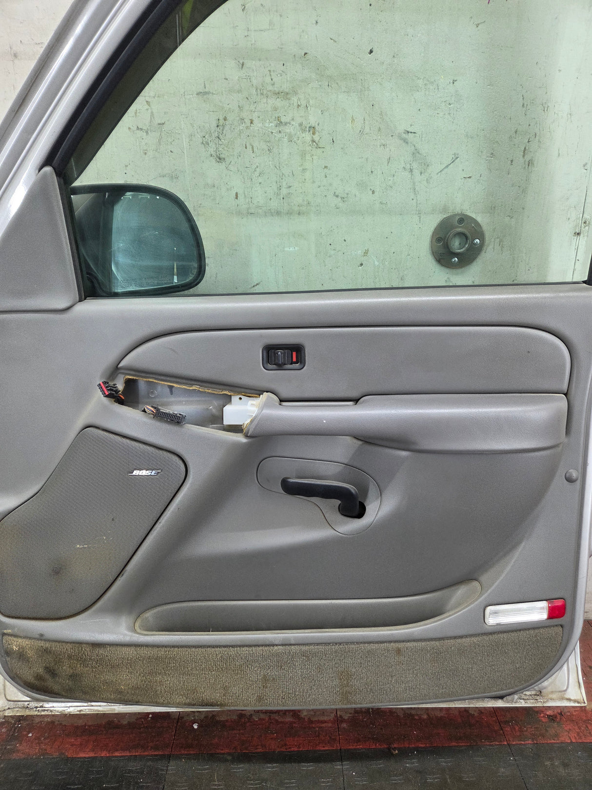 1999-2006 Chevrolet Silverado / GMC Sierra 1500 2500 3500 HD Front Passenger side Door RH
