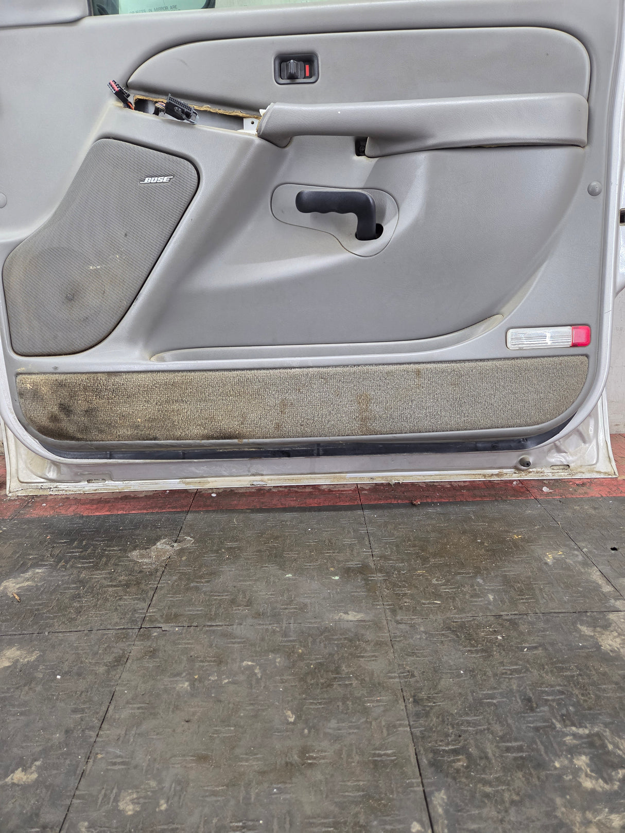 1999-2006 Chevrolet Silverado / GMC Sierra 1500 2500 3500 HD Front Passenger side Door RH