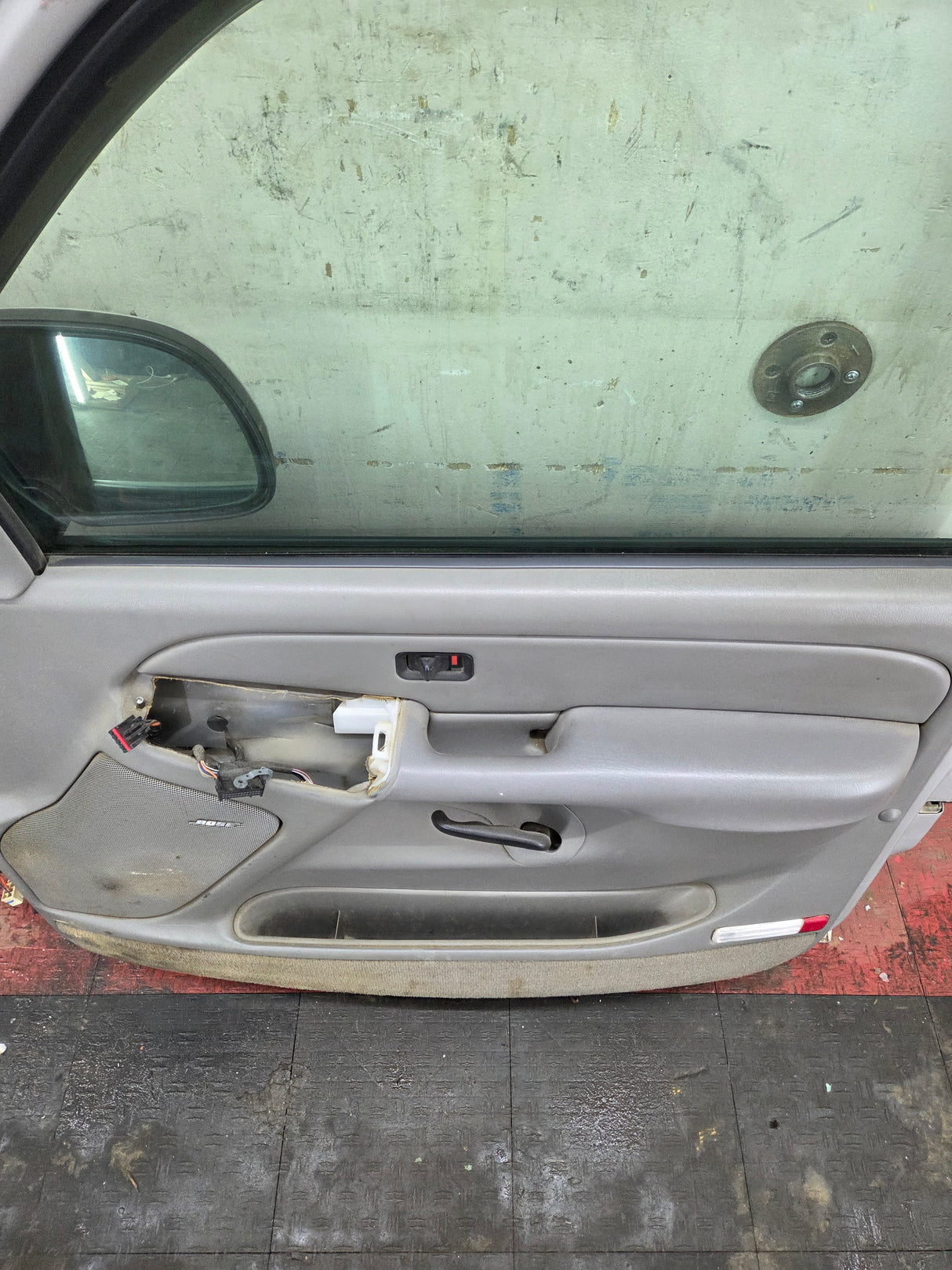 1999-2006 Chevrolet Silverado / GMC Sierra 1500 2500 3500 HD Front Passenger side Door RH