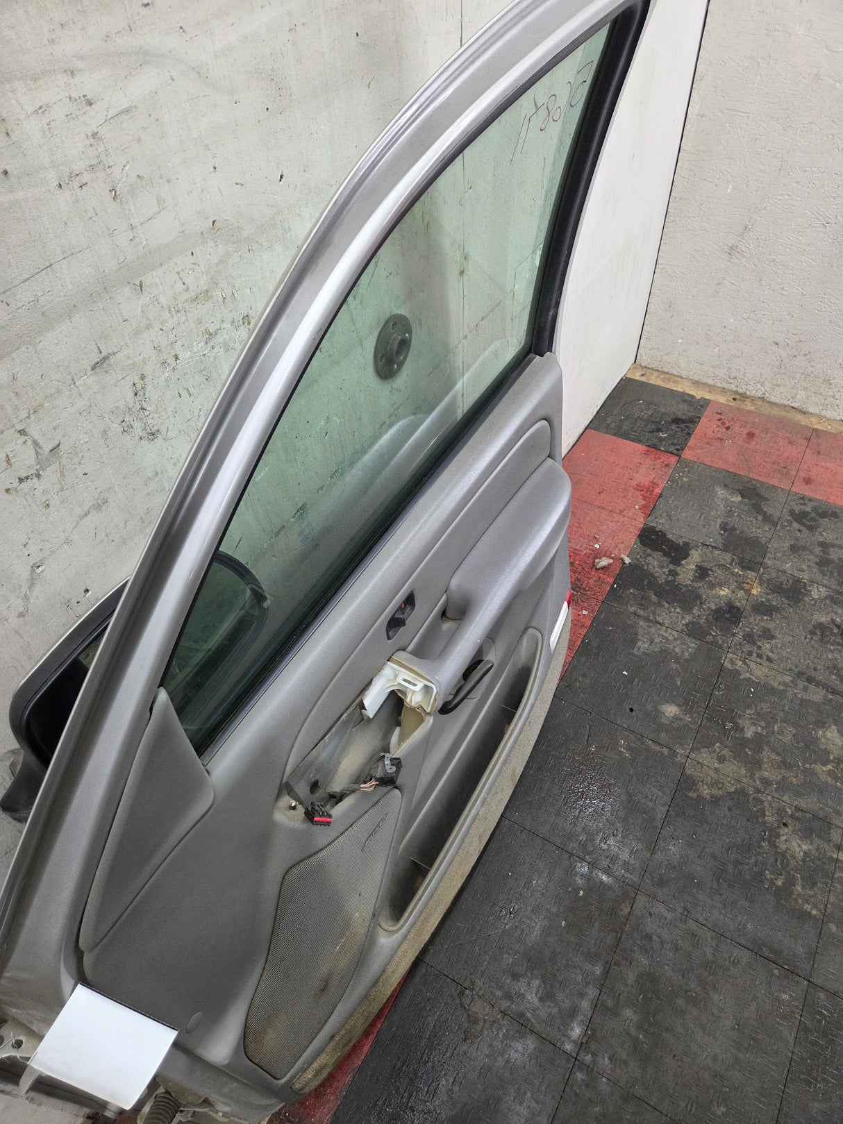 1999-2006 Chevrolet Silverado / GMC Sierra 1500 2500 3500 HD Front Passenger side Door RH