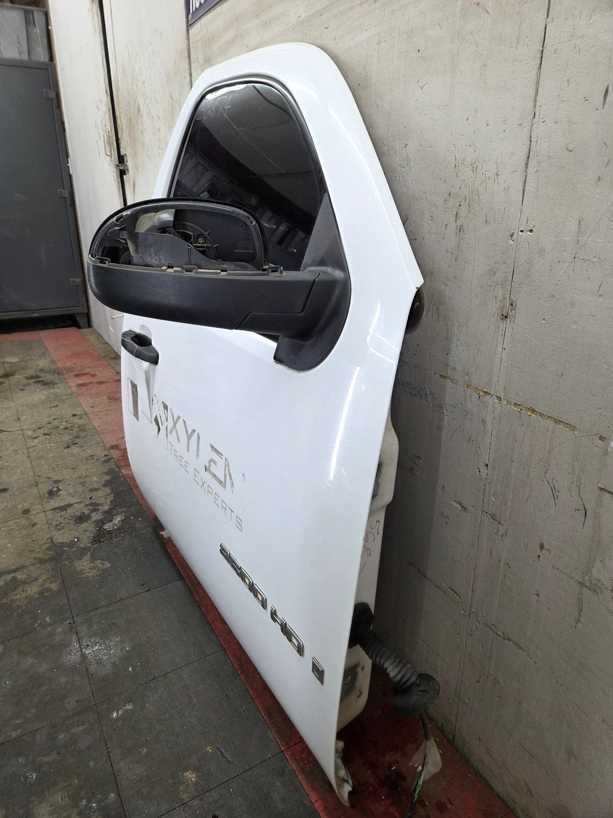 2007-2013 Chevrolet Silverado / GMC Sierra 1500 2500 3500 HD RH Front Passenger Side Door