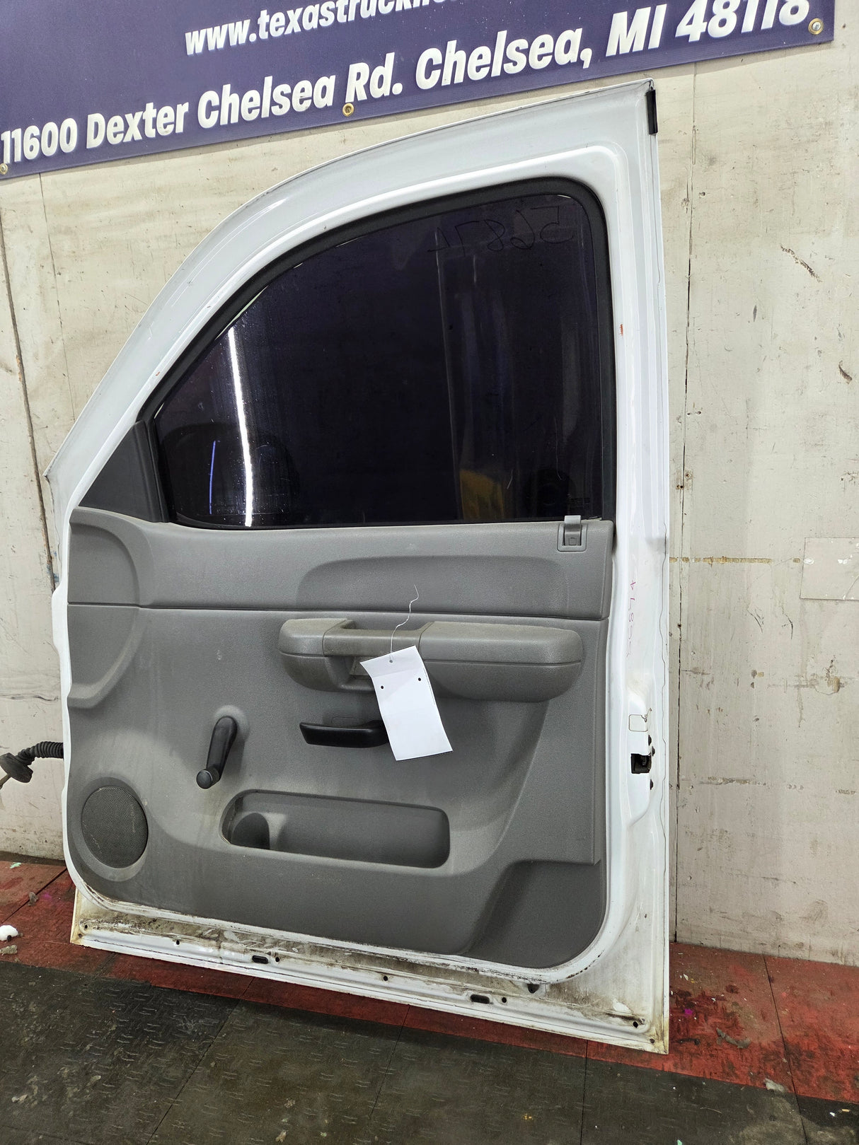 2007-2013 Chevrolet Silverado / GMC Sierra 1500 2500 3500 HD RH Front Passenger Side Door