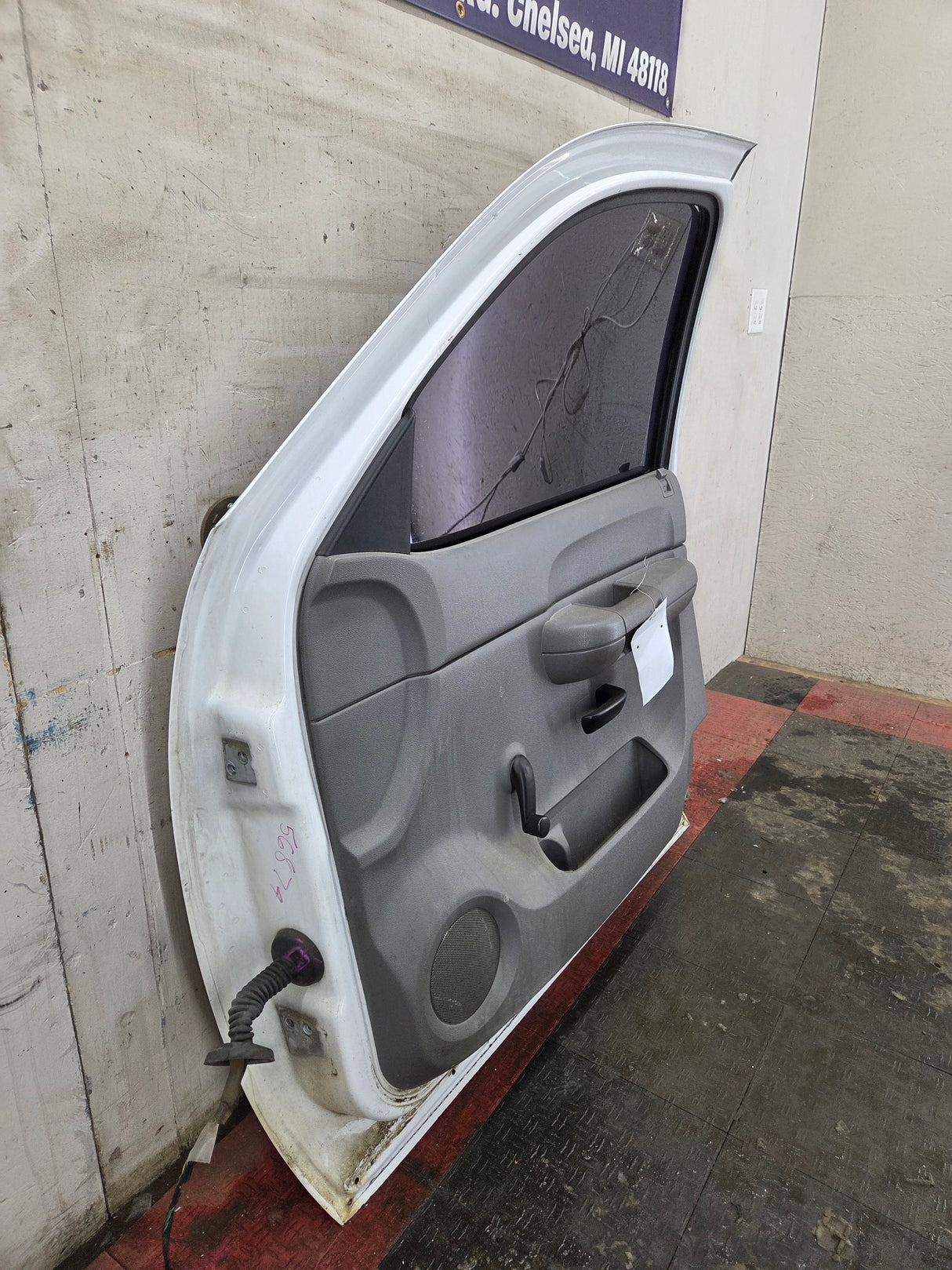 2007-2013 Chevrolet Silverado / GMC Sierra 1500 2500 3500 HD RH Front Passenger Side Door