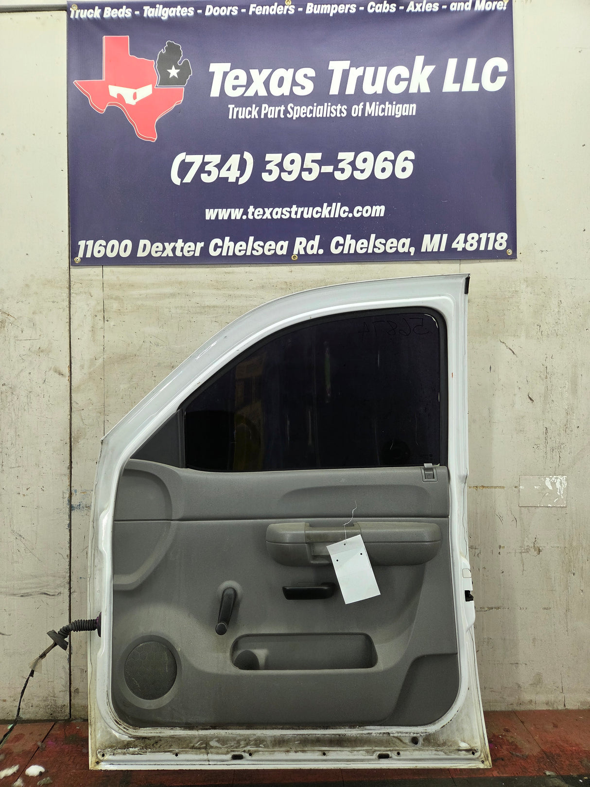 2007-2013 Chevrolet Silverado / GMC Sierra 1500 2500 3500 HD RH Front Passenger Side Door