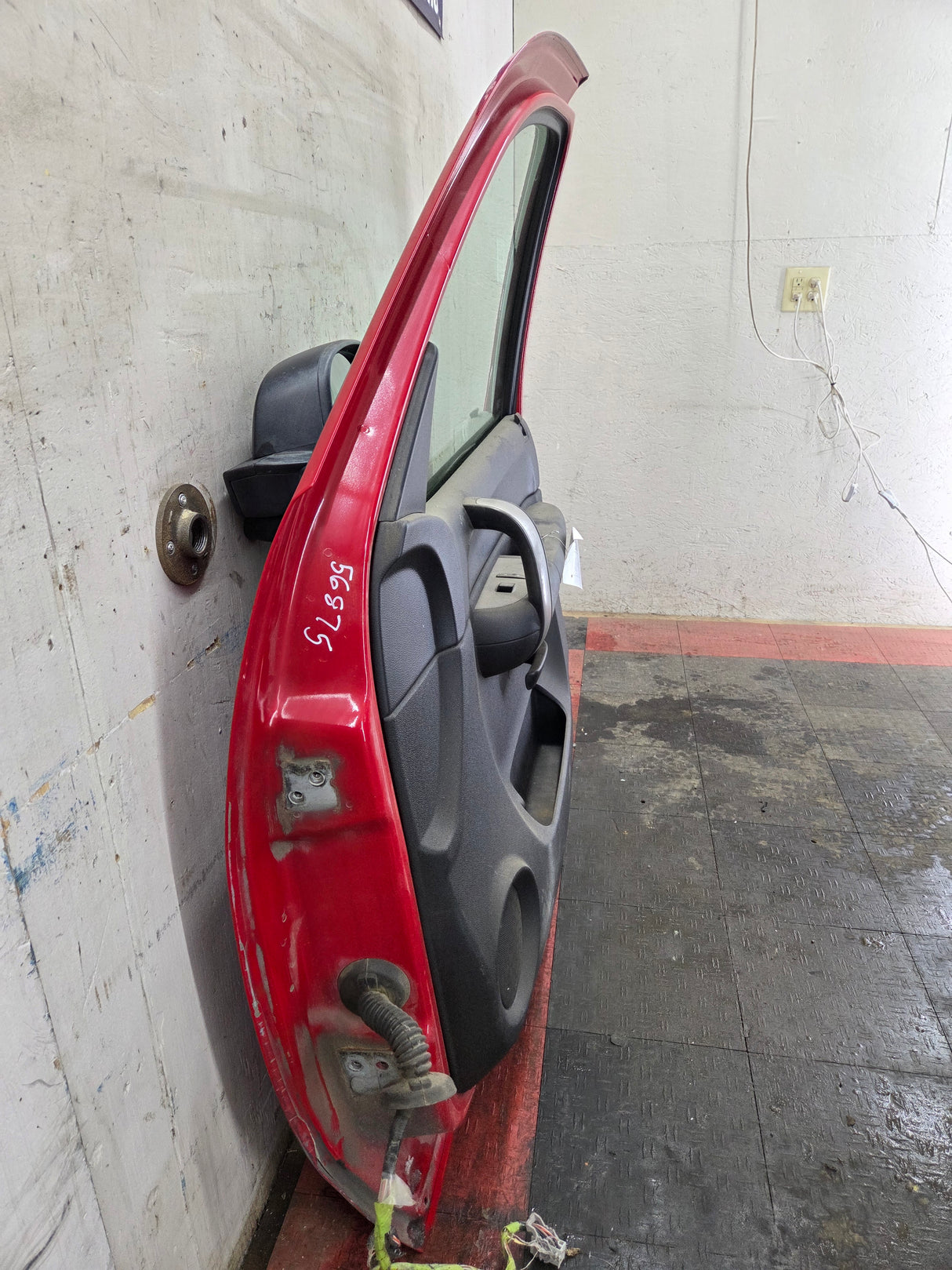 2007-2013 Chevrolet Silverado / GMC Sierra 1500 2500 3500 HD RH Front Passenger Side Door