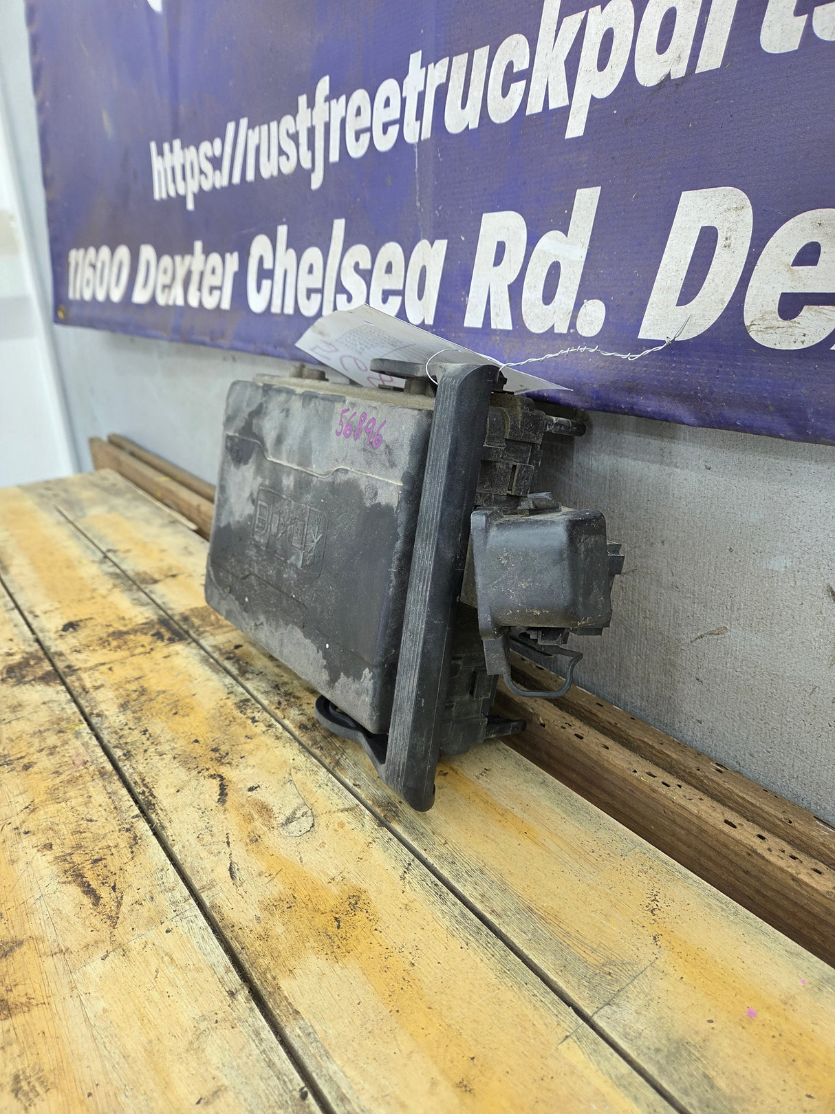 2014-2017 Chevrolet Silverado / GMC Sierra 1500 2500 3500 Engine Bay Fuse Box