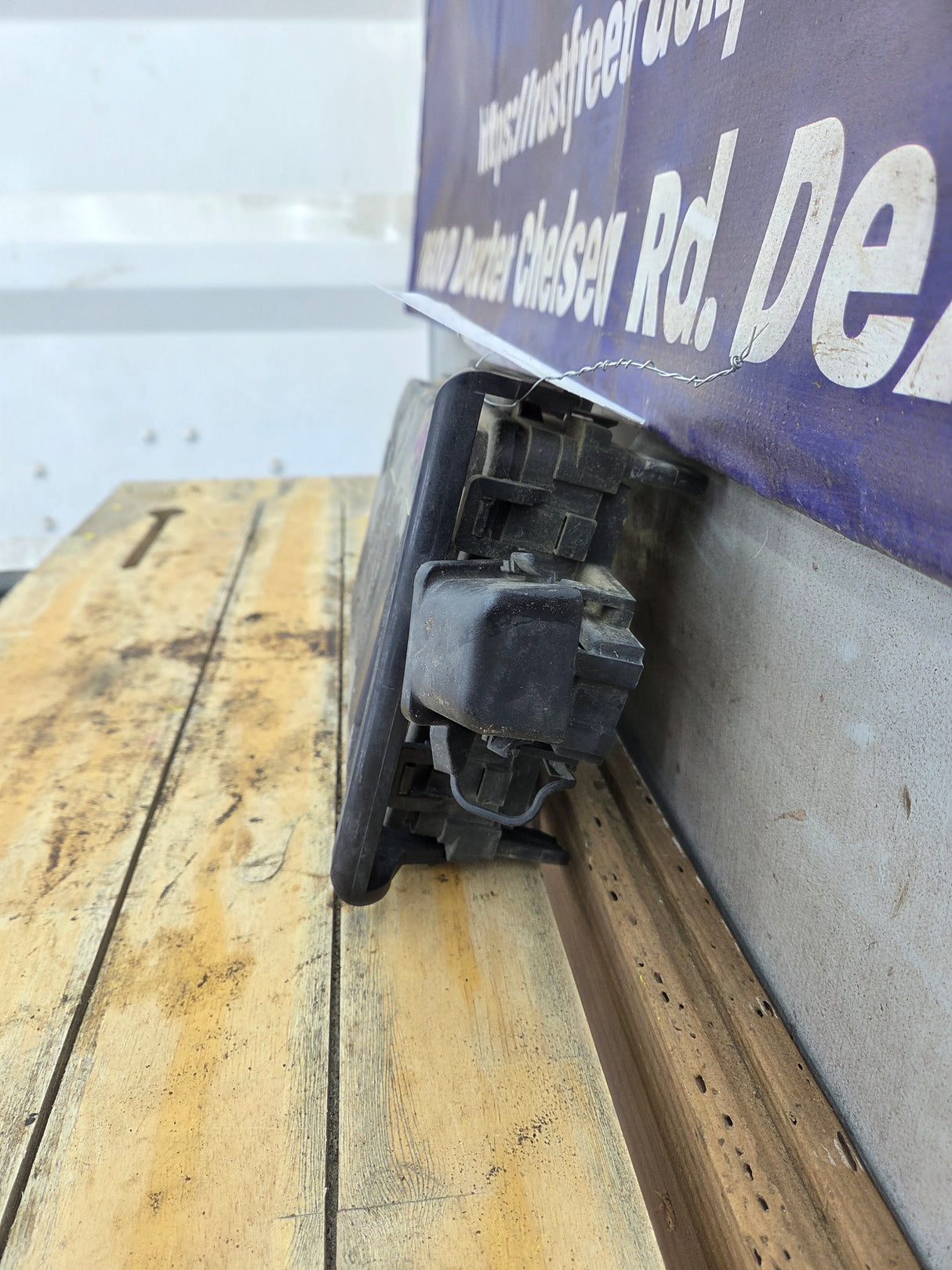 2014-2017 Chevrolet Silverado / GMC Sierra 1500 2500 3500 Engine Bay Fuse Box