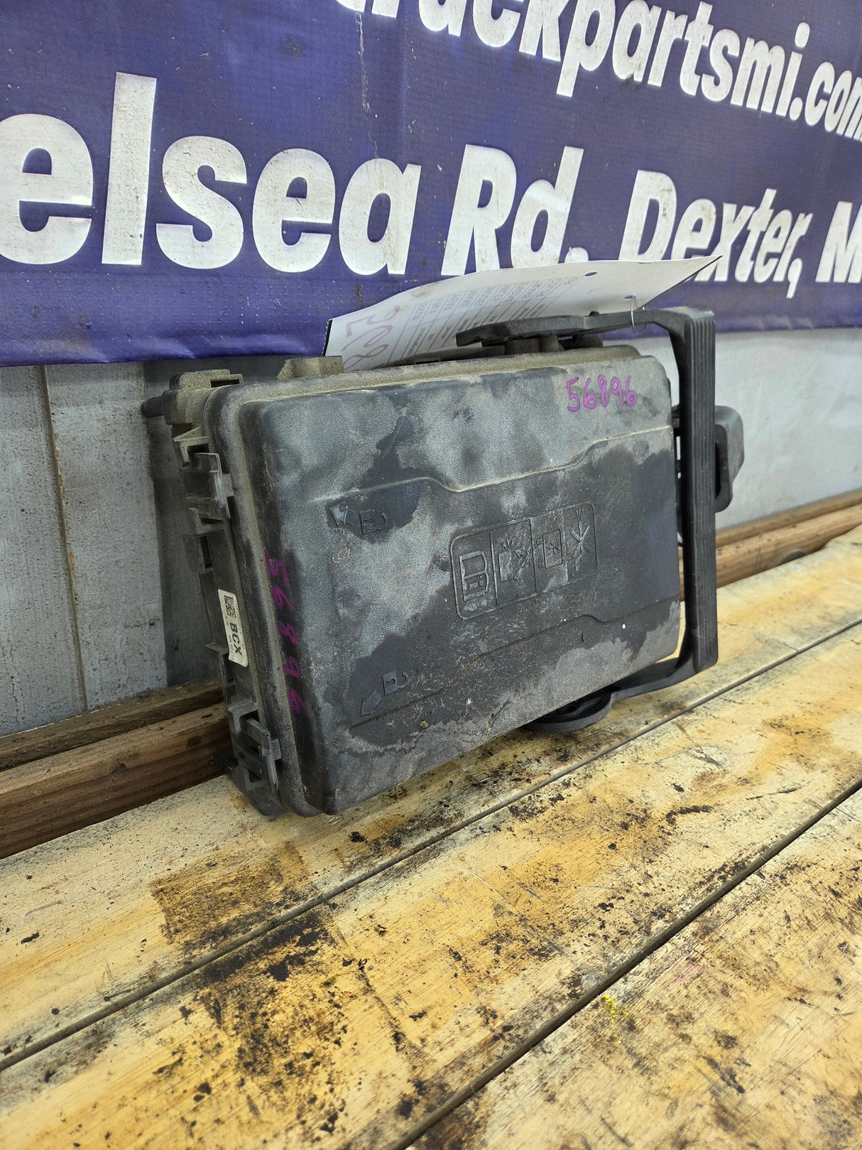 2014-2017 Chevrolet Silverado / GMC Sierra 1500 2500 3500 Engine Bay Fuse Box