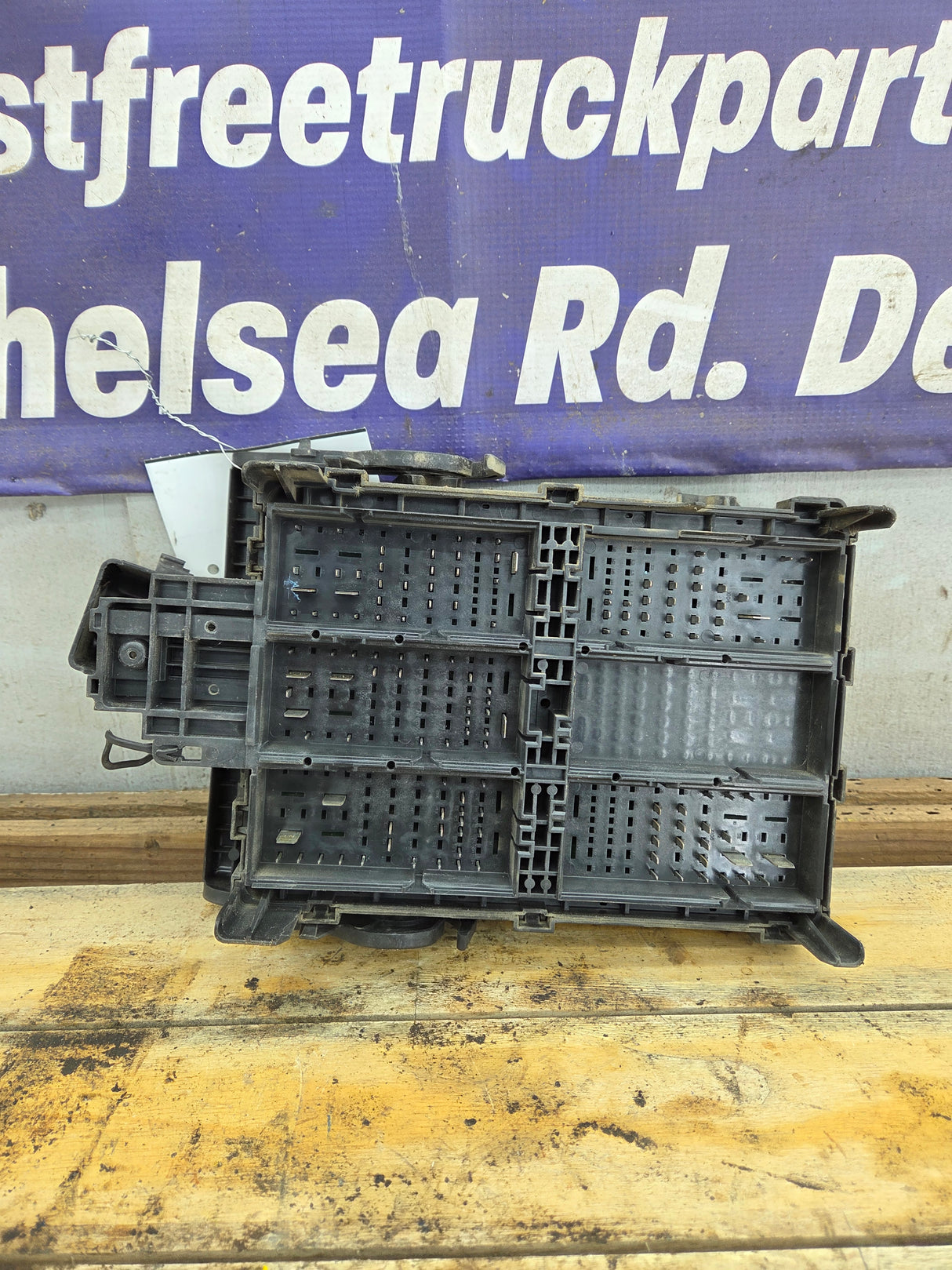 2014-2017 Chevrolet Silverado / GMC Sierra 1500 2500 3500 Engine Bay Fuse Box