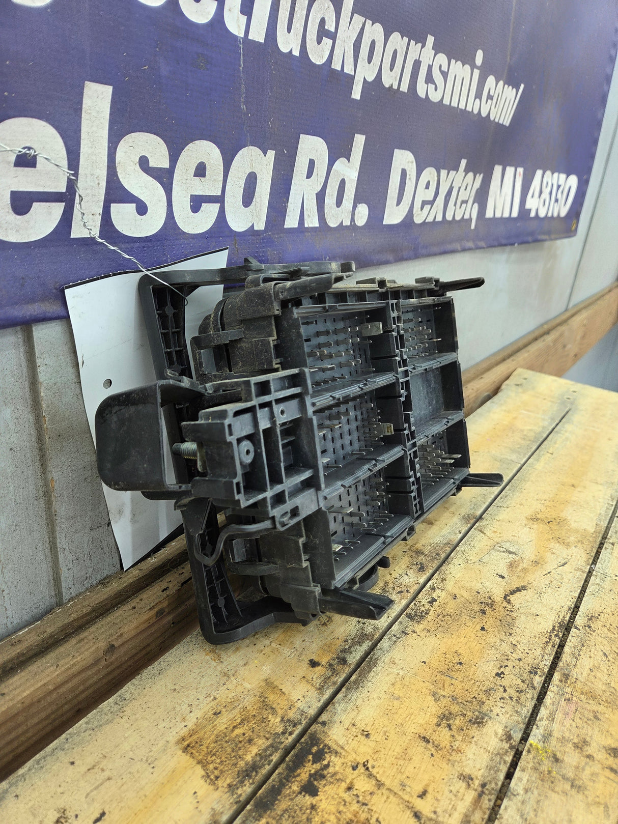 2014-2017 Chevrolet Silverado / GMC Sierra 1500 2500 3500 Engine Bay Fuse Box