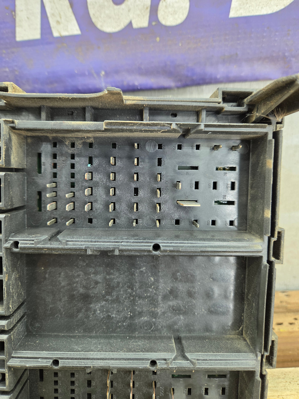 2014-2017 Chevrolet Silverado / GMC Sierra 1500 2500 3500 Engine Bay Fuse Box