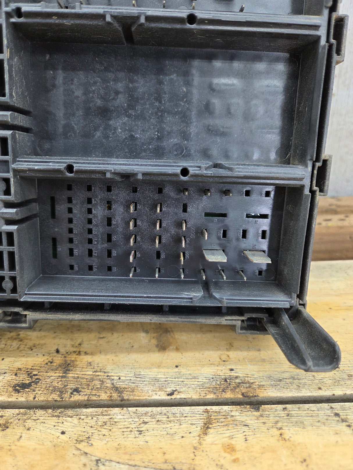 2014-2017 Chevrolet Silverado / GMC Sierra 1500 2500 3500 Engine Bay Fuse Box