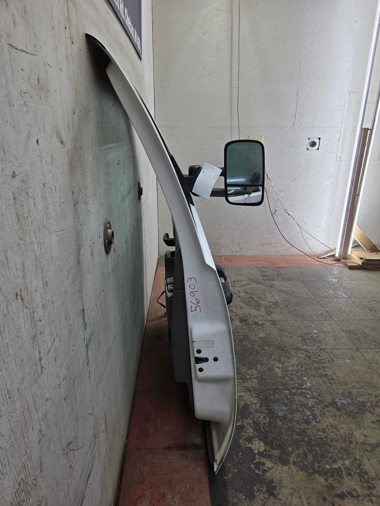 2007-2013 Chevrolet Silverado / GMC Sierra 1500 2500 3500 HD RH Front Passenger Side Door