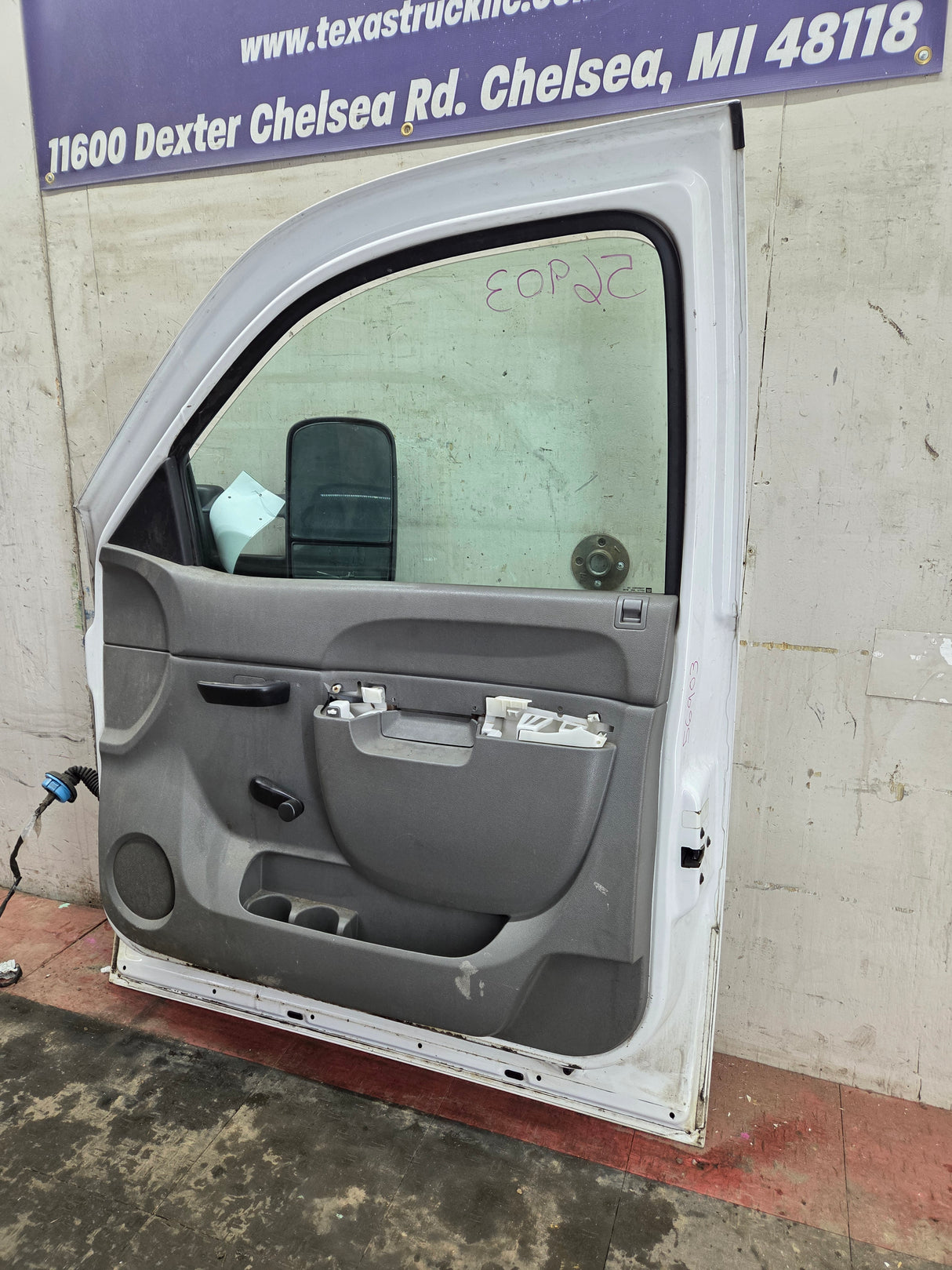 2007-2013 Chevrolet Silverado / GMC Sierra 1500 2500 3500 HD RH Front Passenger Side Door