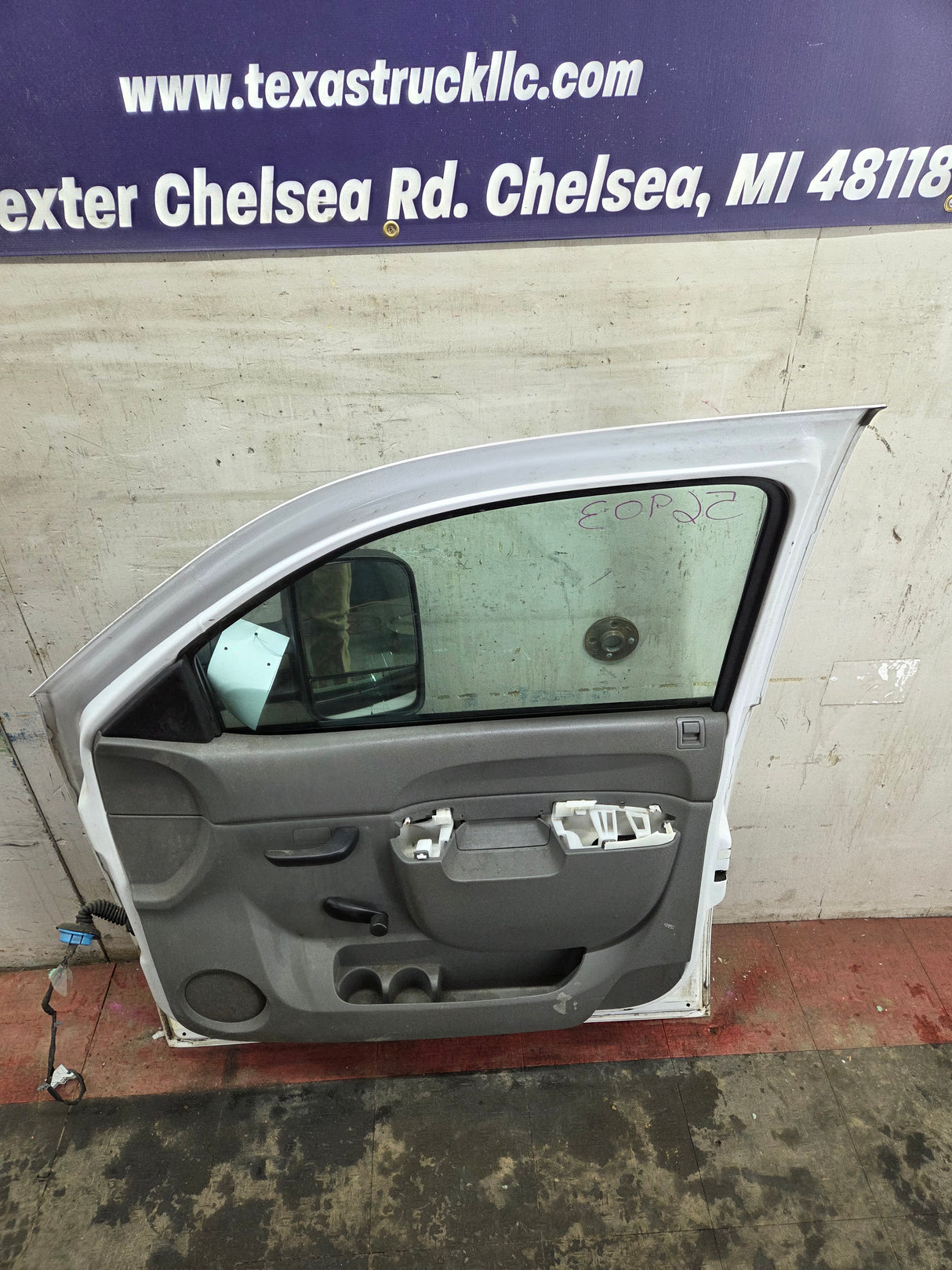 2007-2013 Chevrolet Silverado / GMC Sierra 1500 2500 3500 HD RH Front Passenger Side Door