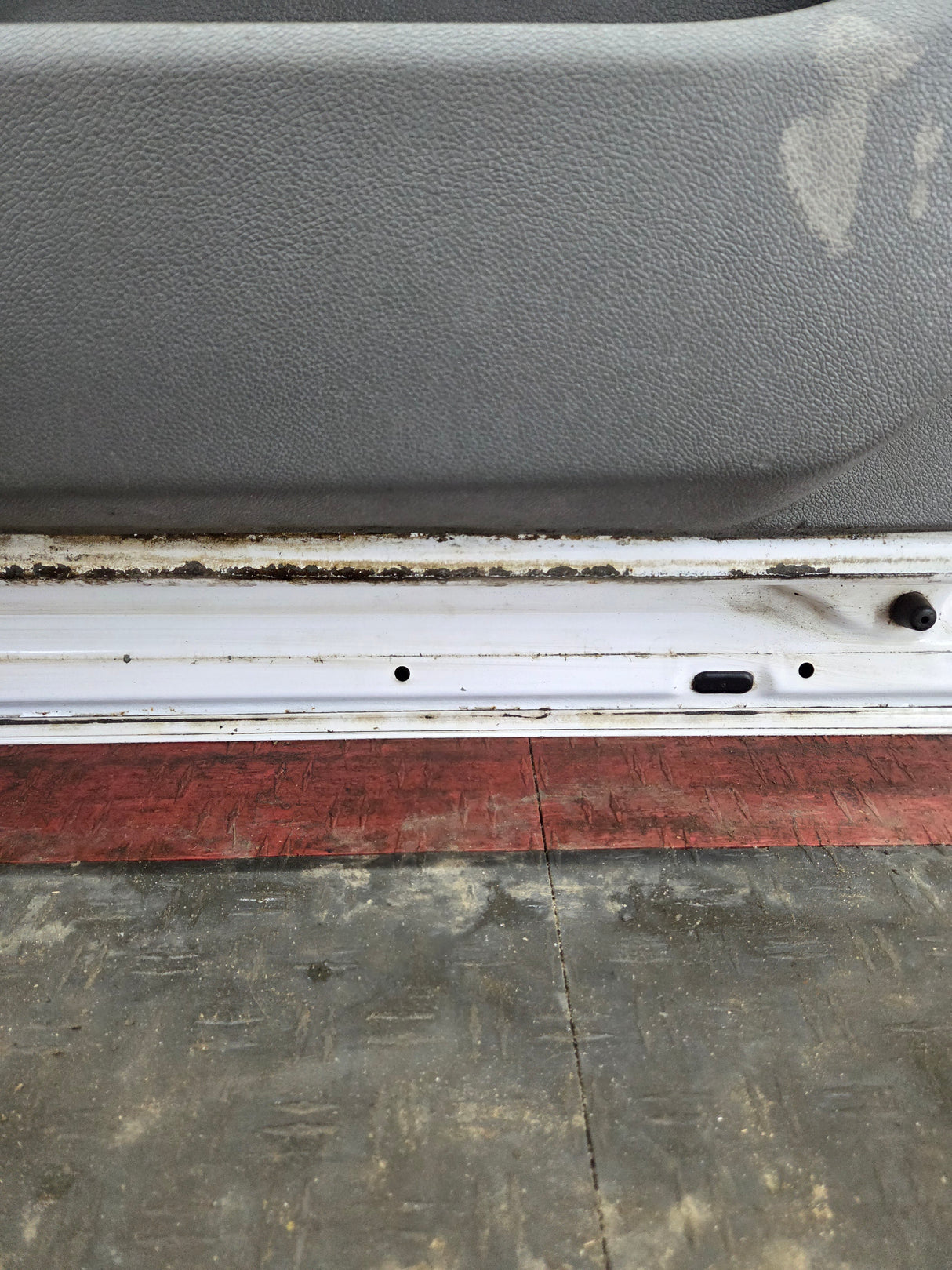 2007-2013 Chevrolet Silverado / GMC Sierra 1500 2500 3500 HD RH Front Passenger Side Door