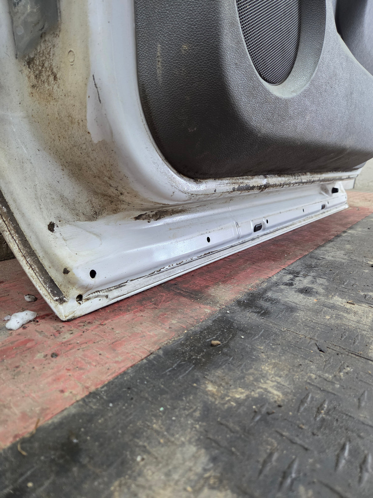 2007-2013 Chevrolet Silverado / GMC Sierra 1500 2500 3500 HD RH Front Passenger Side Door