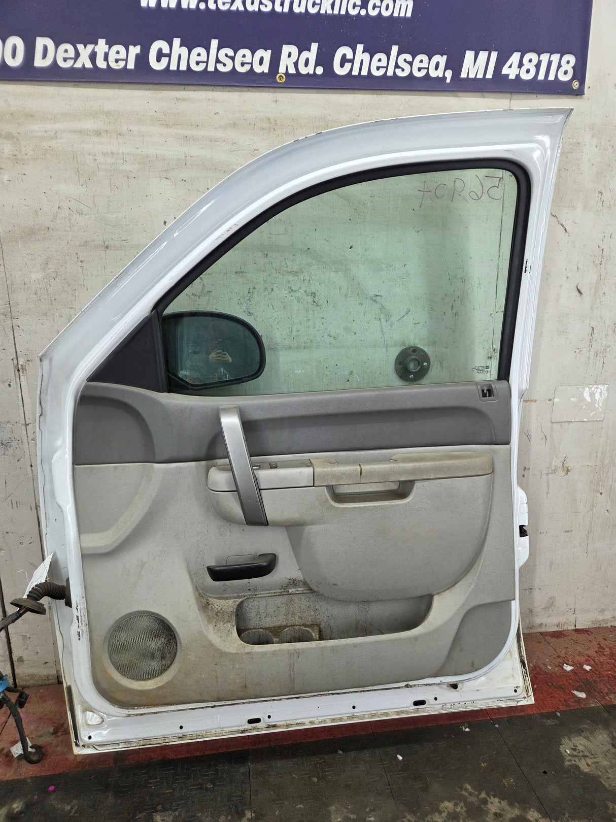 2007-2013 Chevrolet Silverado / GMC Sierra 1500 2500 3500 HD RH Front Passenger Side Door