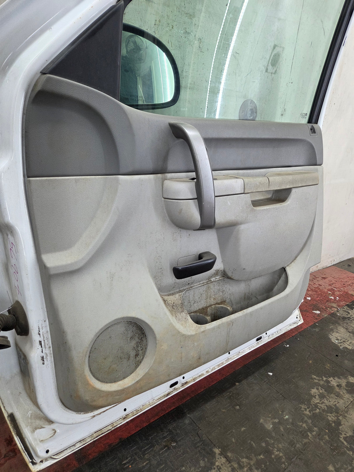 2007-2013 Chevrolet Silverado / GMC Sierra 1500 2500 3500 HD RH Front Passenger Side Door