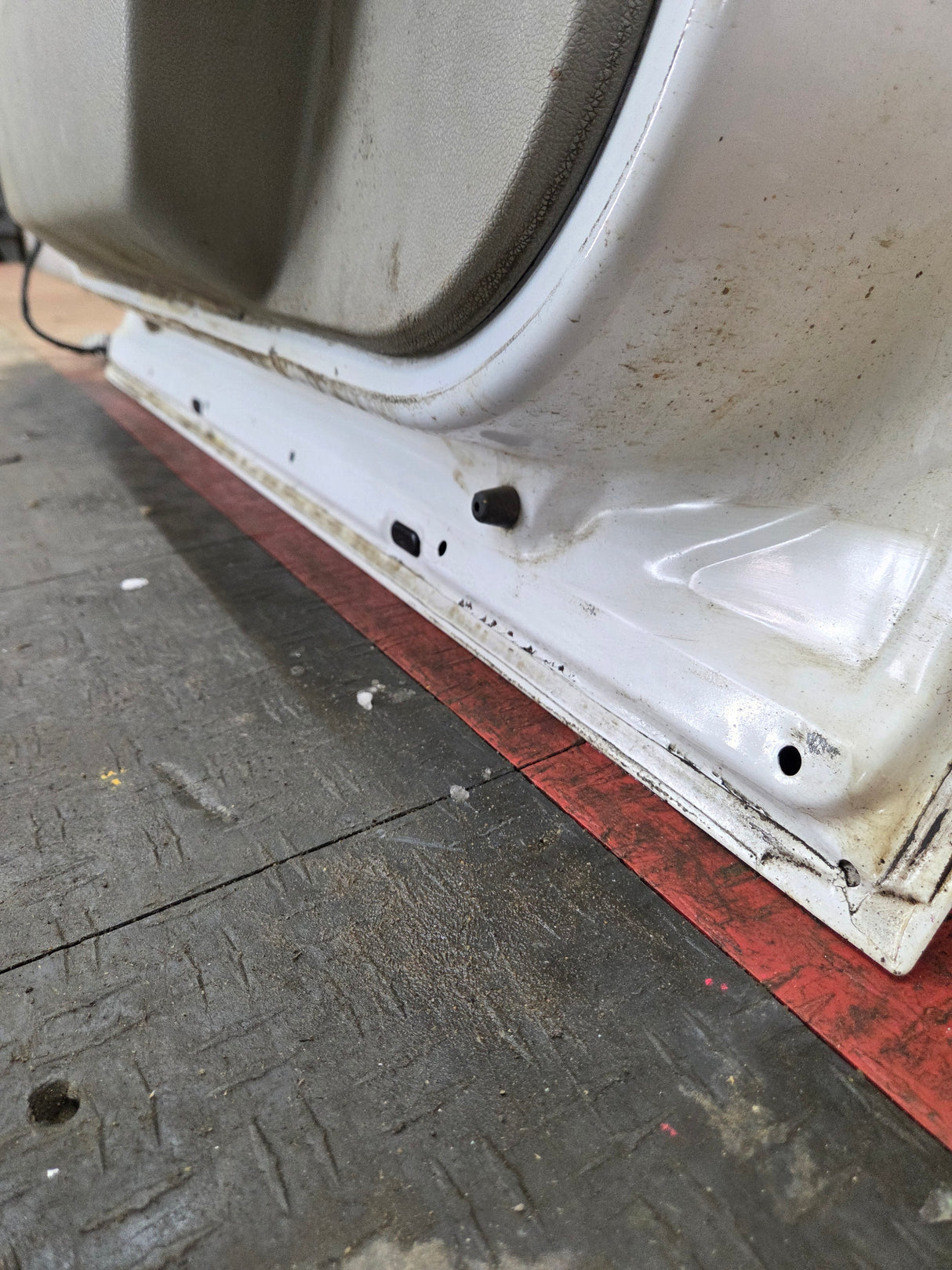 2007-2013 Chevrolet Silverado / GMC Sierra 1500 2500 3500 HD RH Front Passenger Side Door