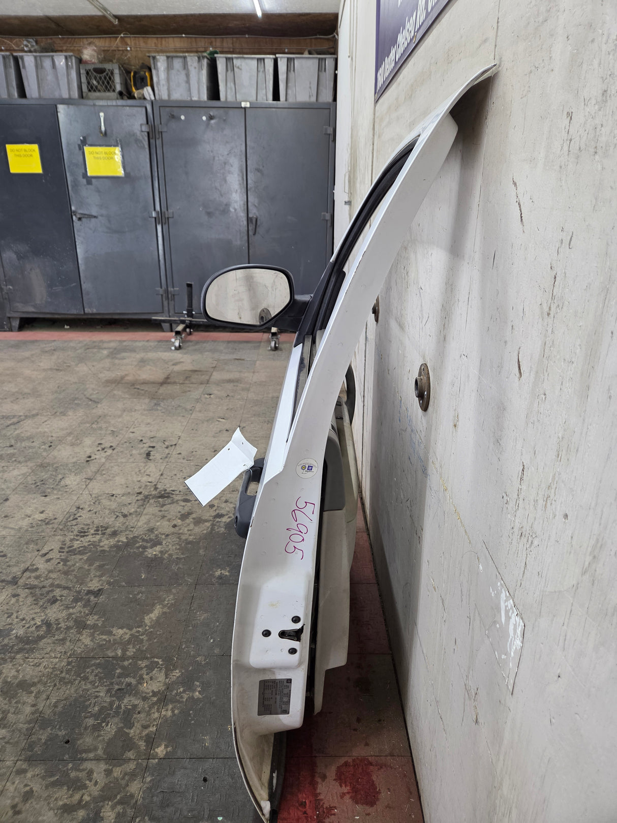 2007-2013 Chevrolet Silverado / GMC Sierra 1500 2500 3500 HD LH Front Driver Side Door