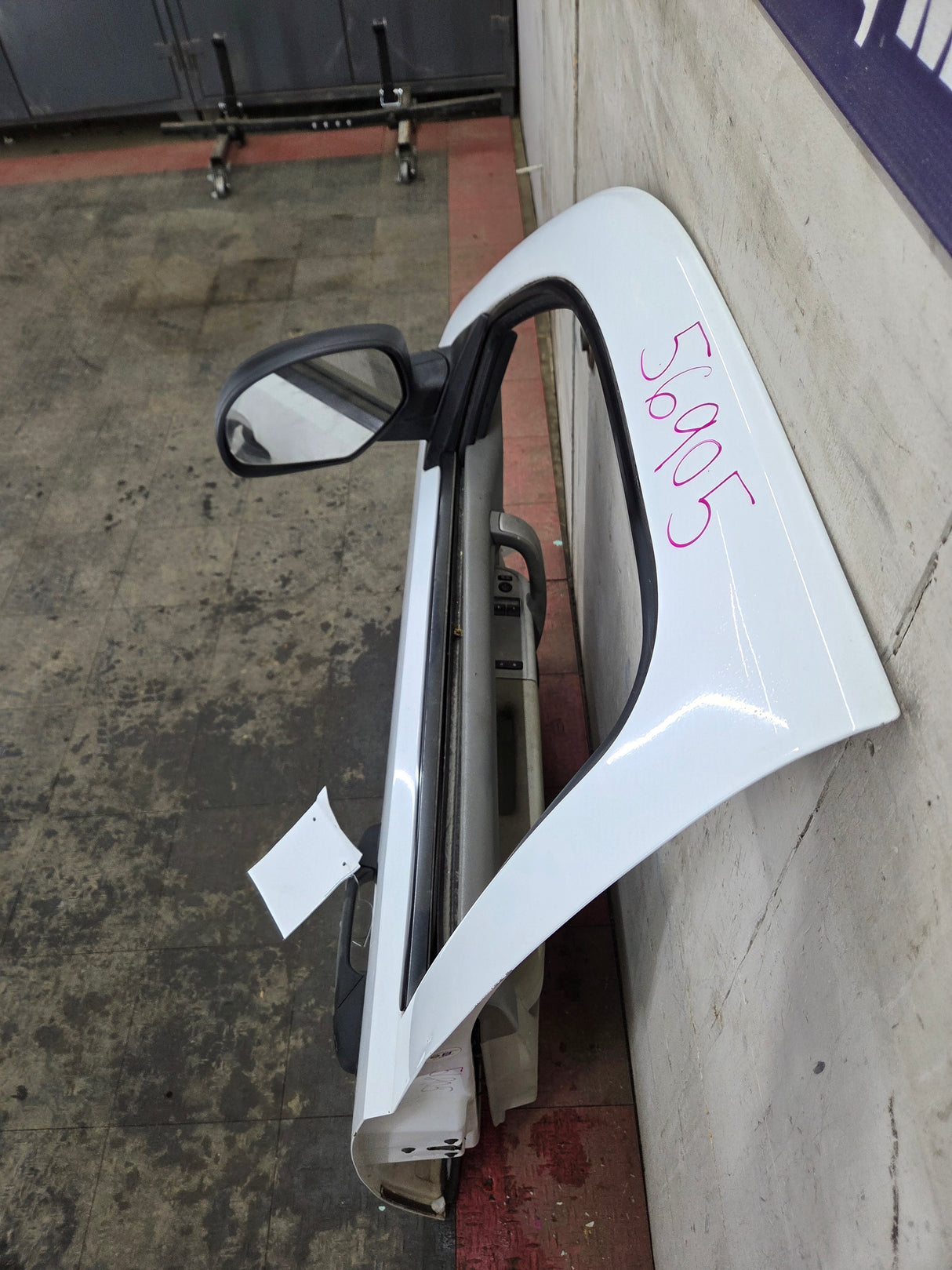 2007-2013 Chevrolet Silverado / GMC Sierra 1500 2500 3500 HD LH Front Driver Side Door