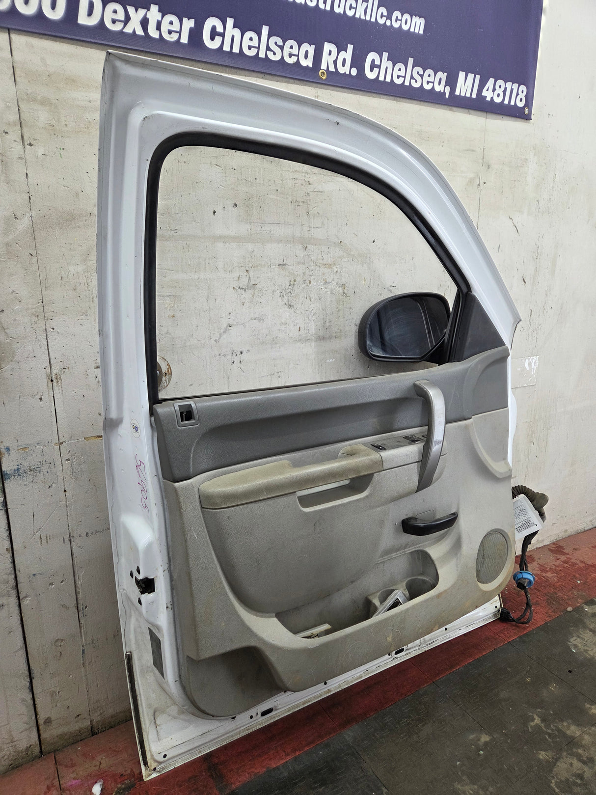 2007-2013 Chevrolet Silverado / GMC Sierra 1500 2500 3500 HD LH Front Driver Side Door