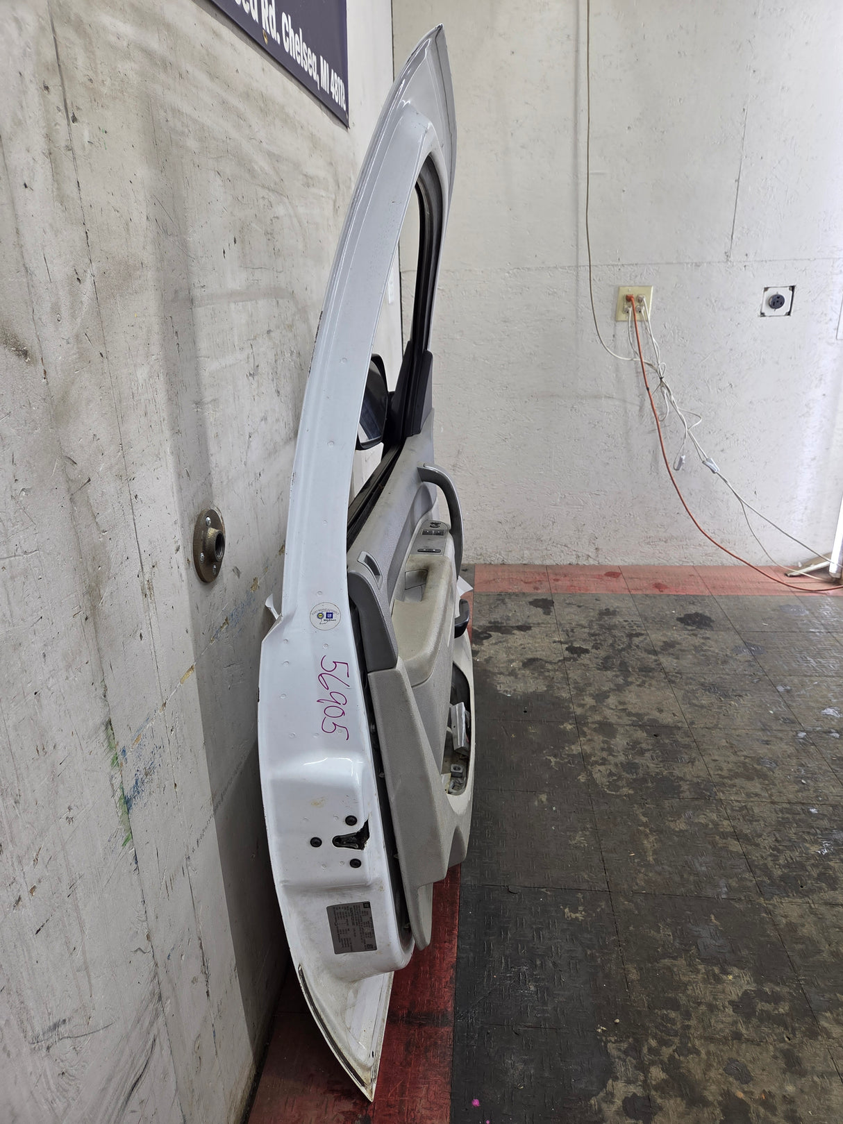 2007-2013 Chevrolet Silverado / GMC Sierra 1500 2500 3500 HD LH Front Driver Side Door