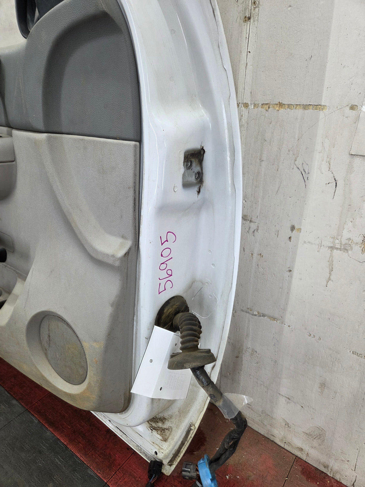 2007-2013 Chevrolet Silverado / GMC Sierra 1500 2500 3500 HD LH Front Driver Side Door