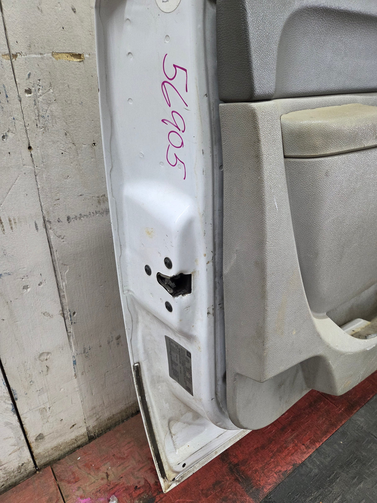 2007-2013 Chevrolet Silverado / GMC Sierra 1500 2500 3500 HD LH Front Driver Side Door