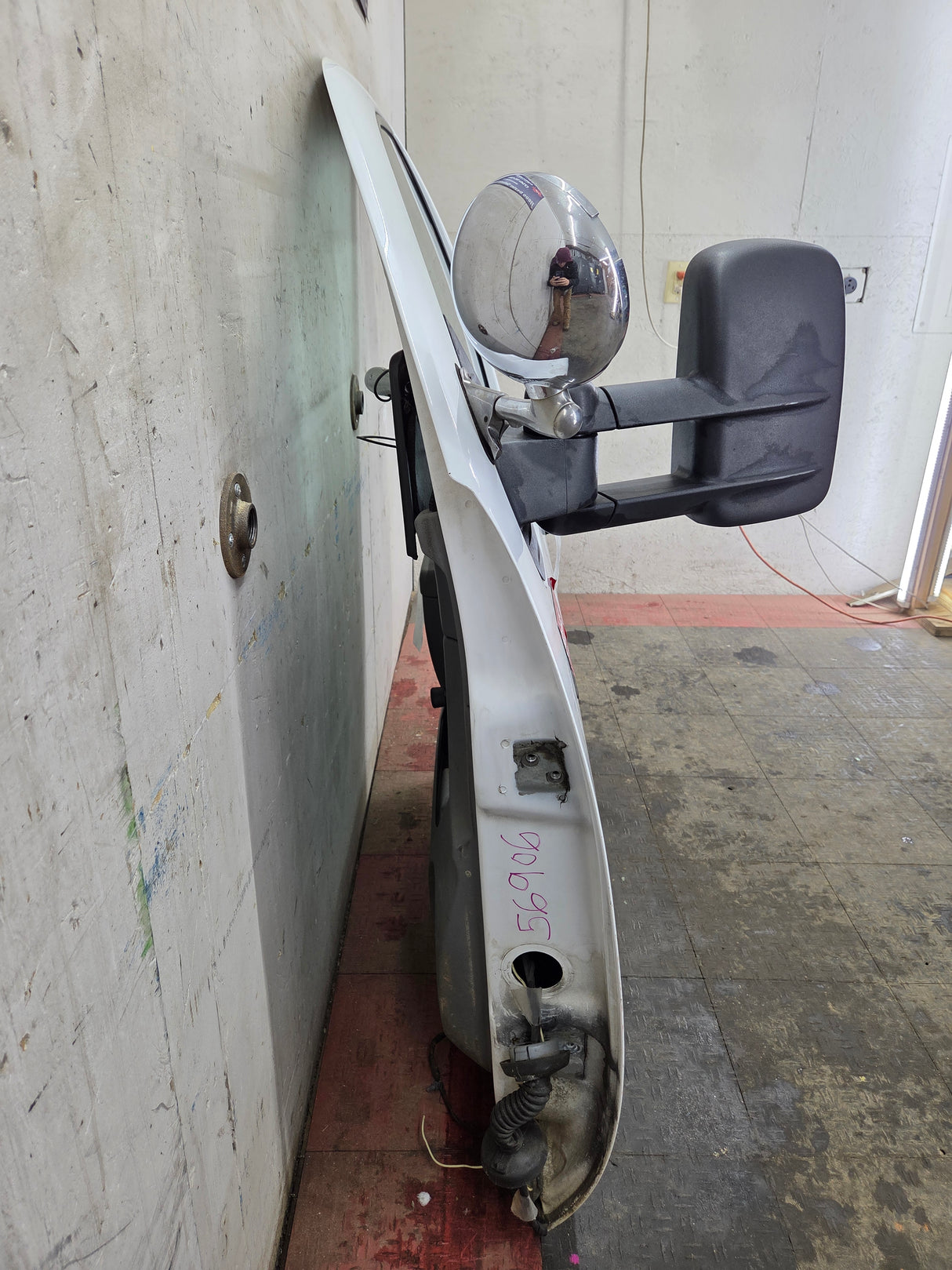 2007-2013 Chevrolet Silverado / GMC Sierra 1500 2500 3500 HD LH Front Driver Side Door