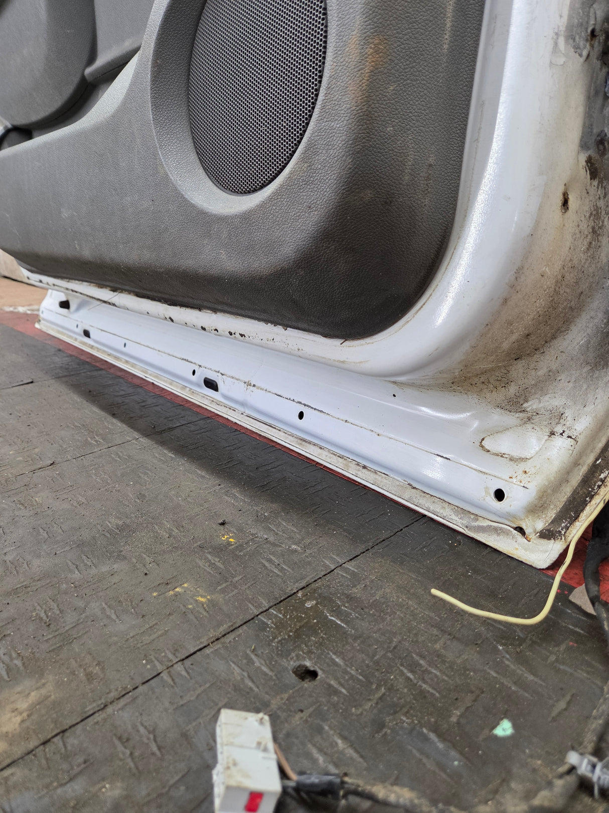 2007-2013 Chevrolet Silverado / GMC Sierra 1500 2500 3500 HD LH Front Driver Side Door